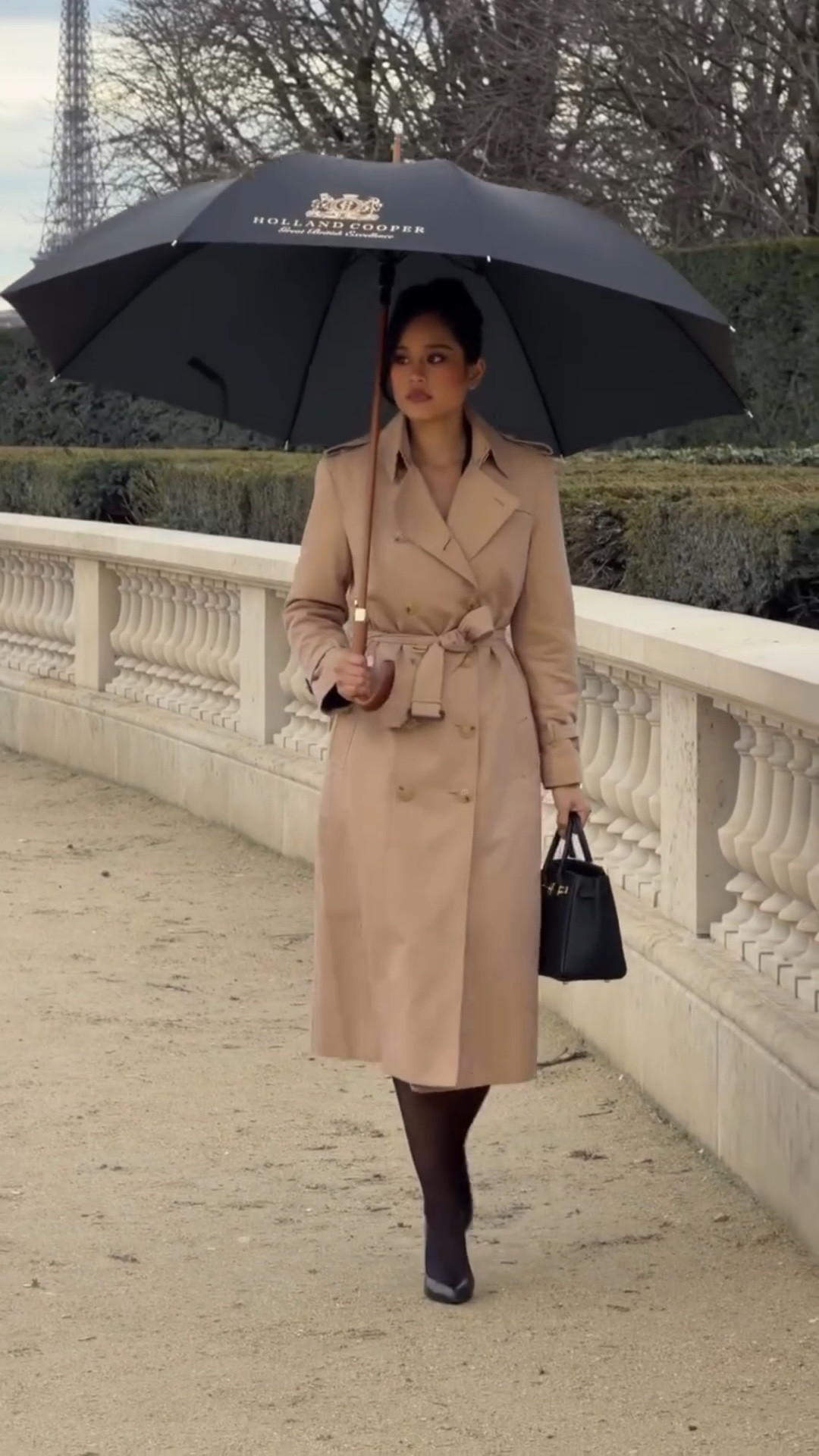 Rainy day - me and my gigantic parapluie