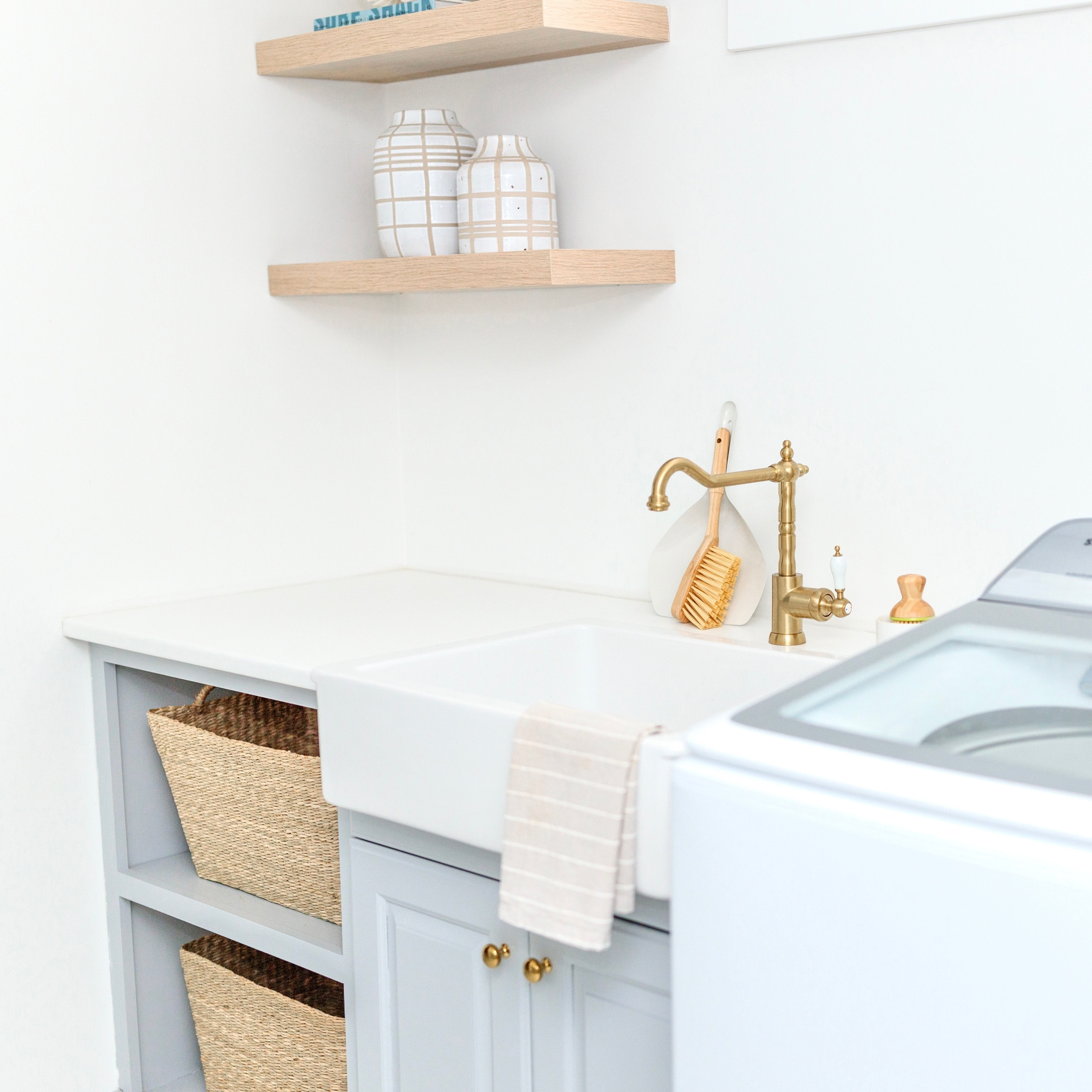Laundry Room design & must haves!

Open shelving, brass, brass fixtures, brass hardware, wicker baskets, rattan baskets



#LTKunder100 #LTKunder50 #LTKhome