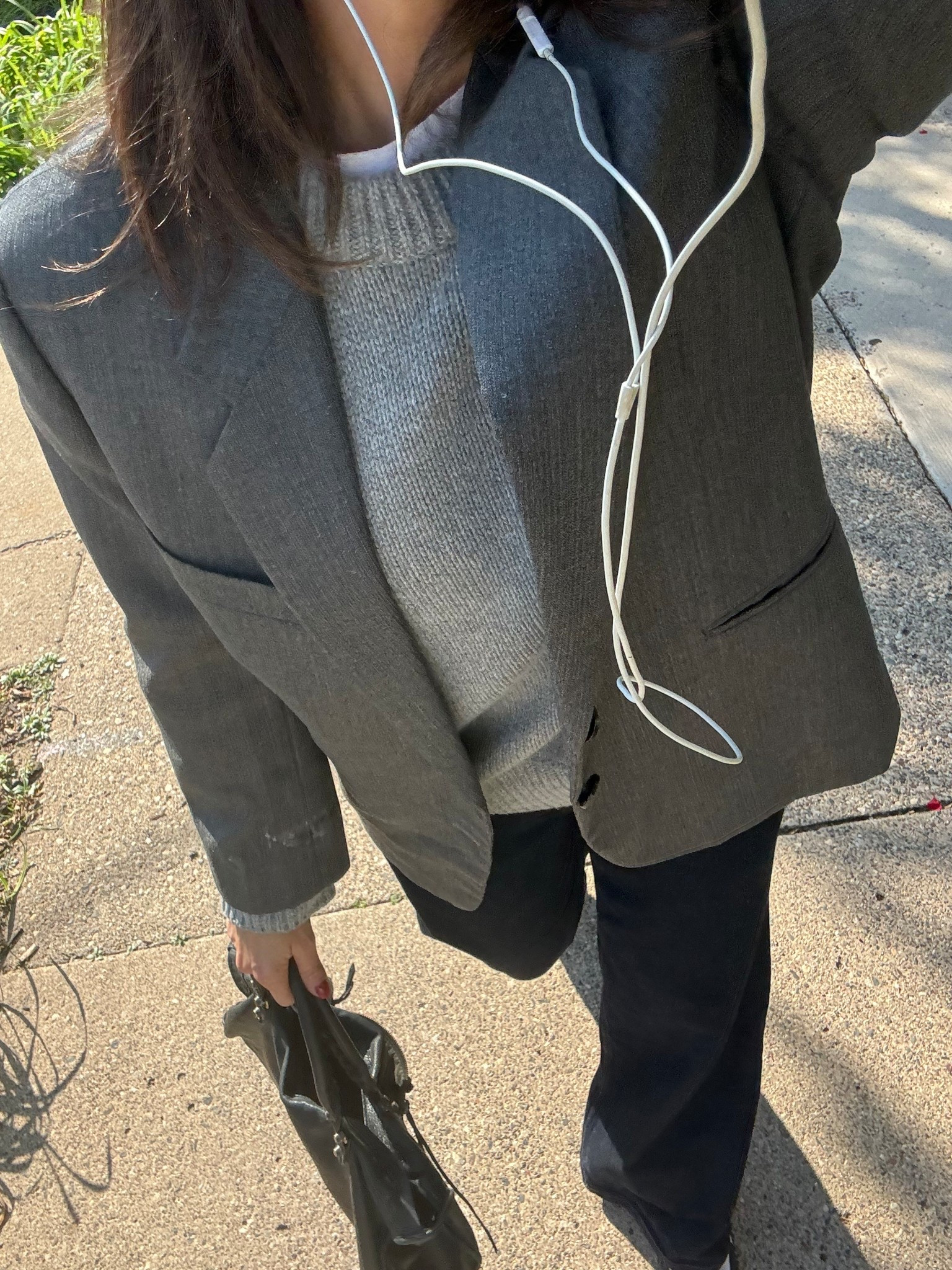 A perfect fall sweater! Can also be worn with a while button up underneath 

#LTKStyleTip #LTKSeasonal #LTKWorkwear