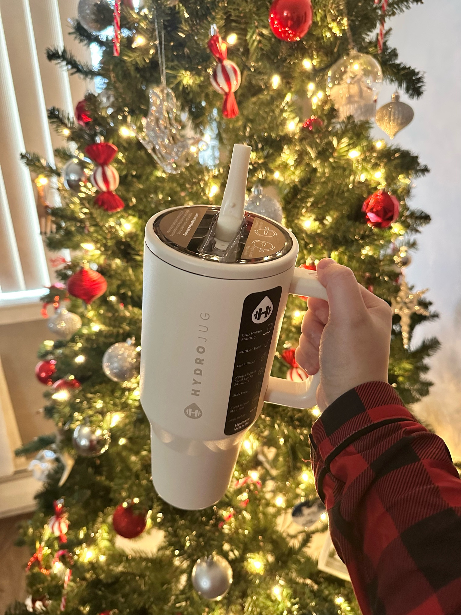 My new 40oz tumbler 😍 she’s got the side handle, fits a cup holder, closable straw, doesn’t leak, and has a rubber stopper on the bottom! I’m in LOVE 🫶🏼 

#LTKfindsunder50 #LTKfitness #LTKGiftGuide