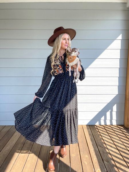 The floral embroidery on this maxi dress is so pretty!

Fall dress, dog bandana, boho, booties, wide brim hat, Shein 

#LTKstyletip #LTKSeasonal #LTKunder50