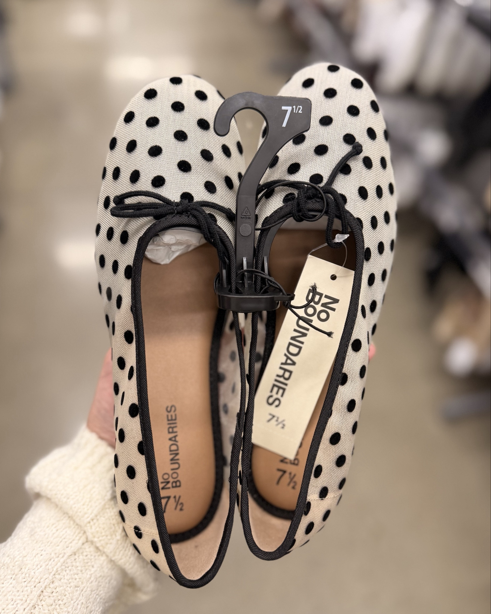 My new favorite ballet flat, simple, cute, and chic 🖤

#LTKootd