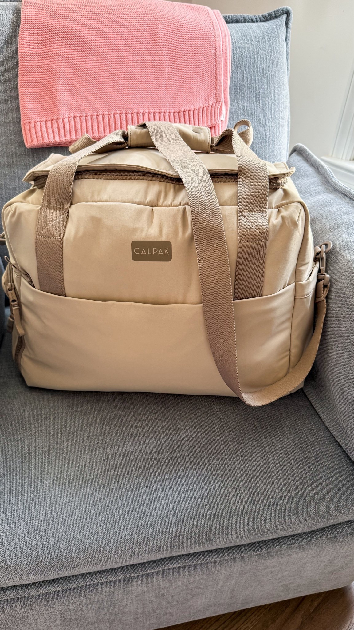 Starting this Sunday we are 4 weeks away but dont worry my @calpak hospital bag is all packed!
-
The connect laptop duffle is now available in new colors and I’m loving not only ALL the space and pockets but the new greige color, which is what I picked! It’s lightweight and easy to clean which is also why I picked so many other calpak items for baby girl! Big fan over here! Shop the bag and some items I packed here:
-


#LTKBaby #LTKBump #LTKTravel