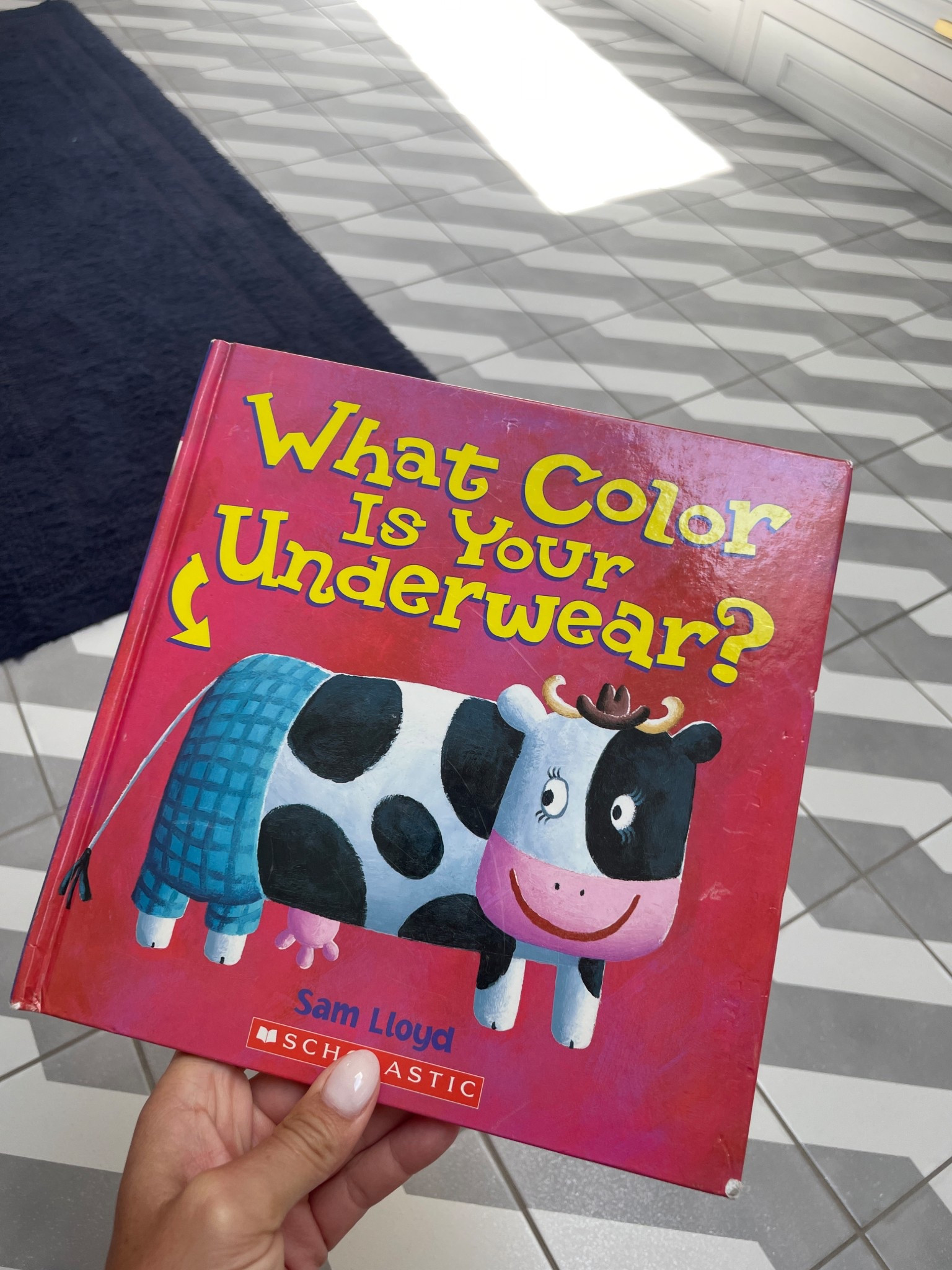 Toddler potty books are a guarantee giggle. If we could only bottle up those sweet laughs. 