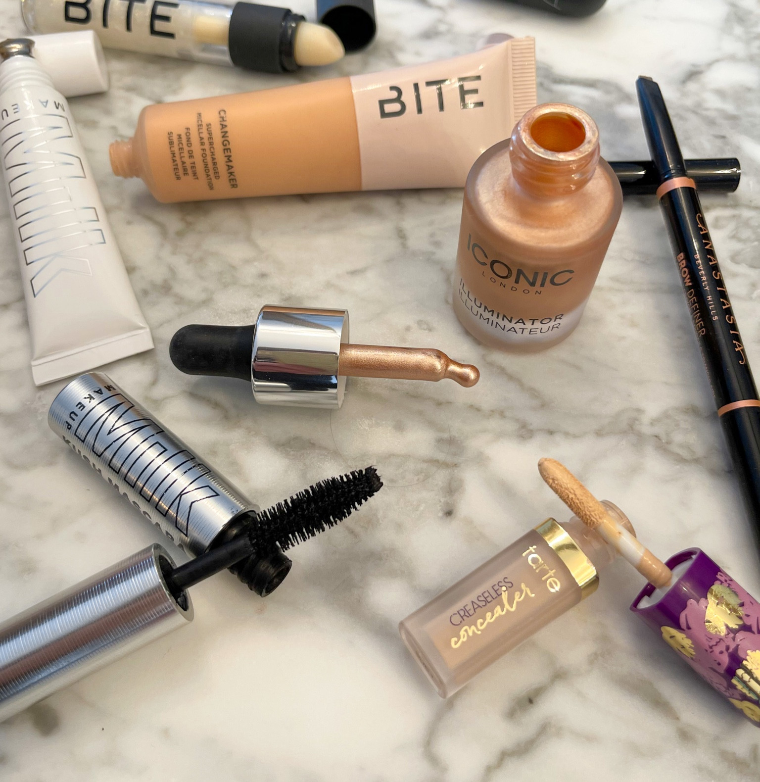 Makeup 💄 Mascara, highlighter, foundation, lipstick, lipliner, makeup finishing spray.

www.livingbarelyblonde.com

#makeup #beauty #treasures #barelyblonde #jenniferxerin

#LTKbeauty #LTKFind #LTKunder50