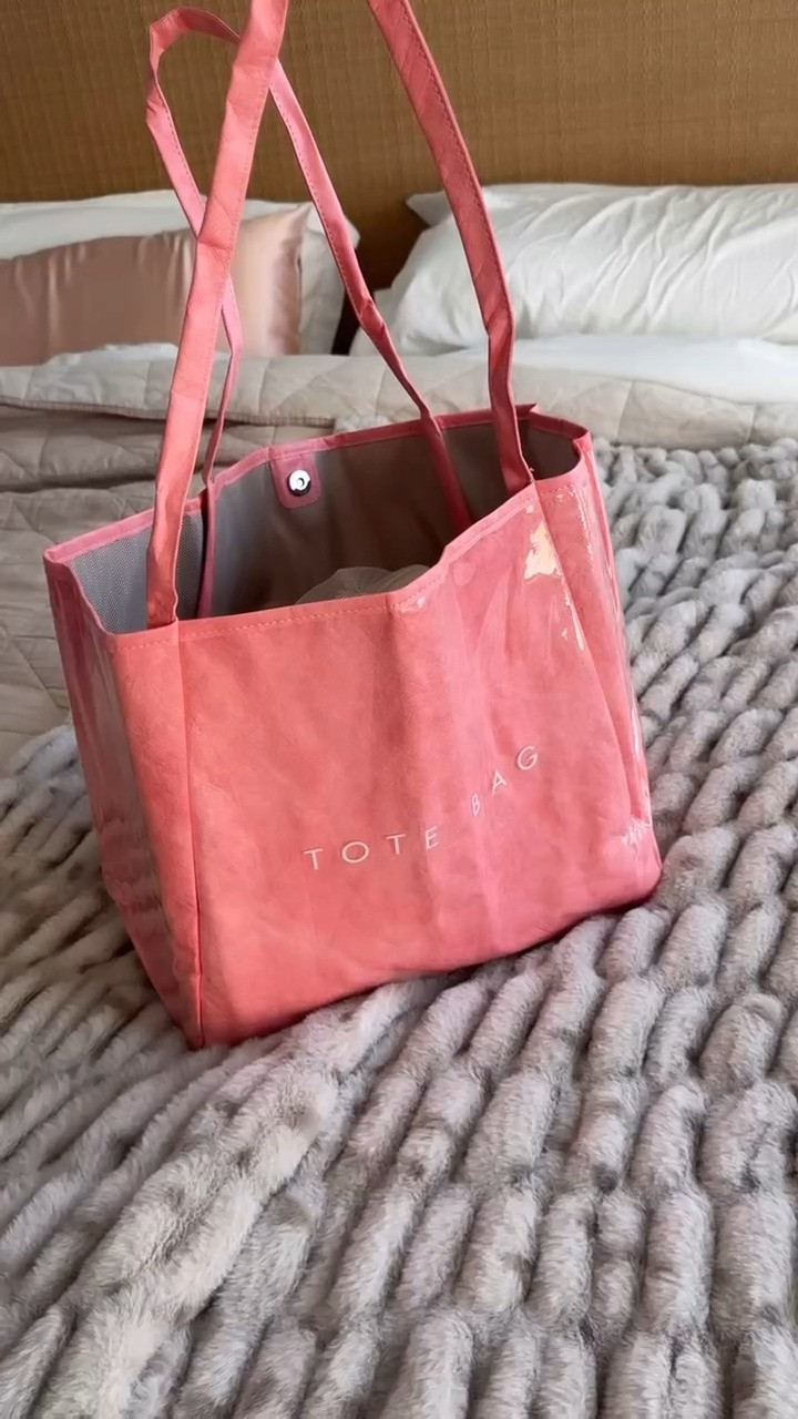 The cutest new tote I'm obsessed with! 

 #LTKmomlife #LTKOver40 #LTKTravel