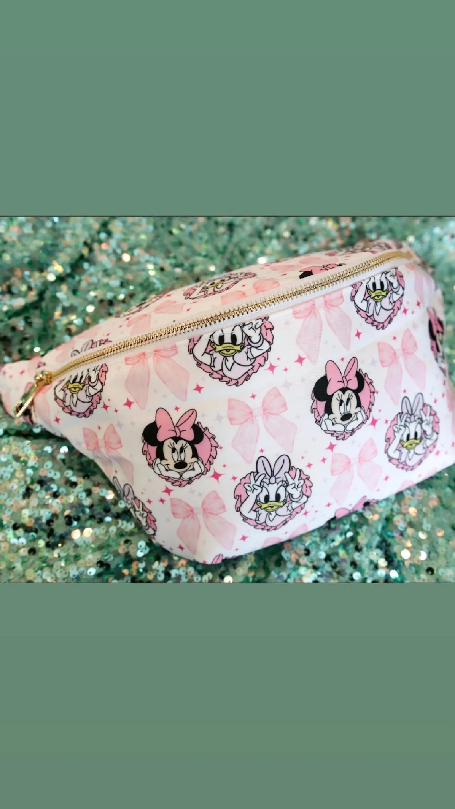 NEW ! XXL Bow Fanny Pack/ Theme Park Fanny pack/ mouse cross body/ characters / belt bag/ princes... | Etsy (Global)