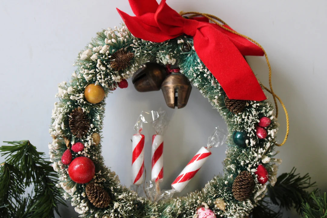 Vintage Christmas Wreath Bottle Brush Flocked Snow Ornaments - Etsy | Etsy (US)