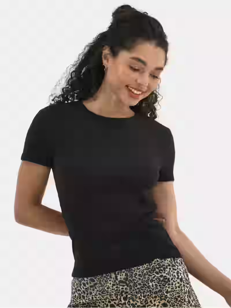 No Boundaries Ribbed Crewneck Tee with Short Sleeves, Women's | Walmart (US)