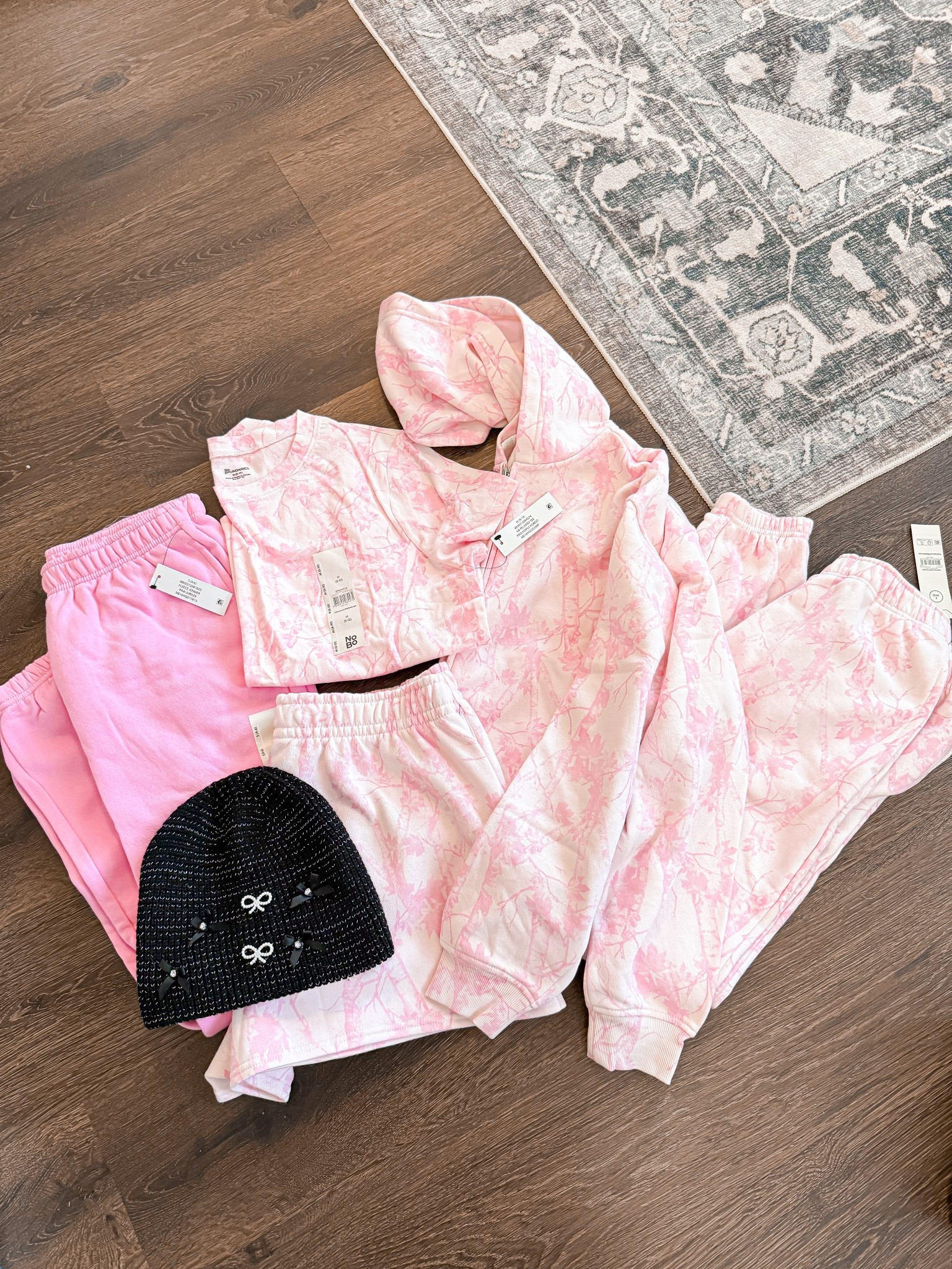 Walmart fashion 💕

Pink camo, joggers, travel outfit, winter hat, cropped sweatshirt, camo shirt 

#LTKValentine #LTKootd #LTKTravel