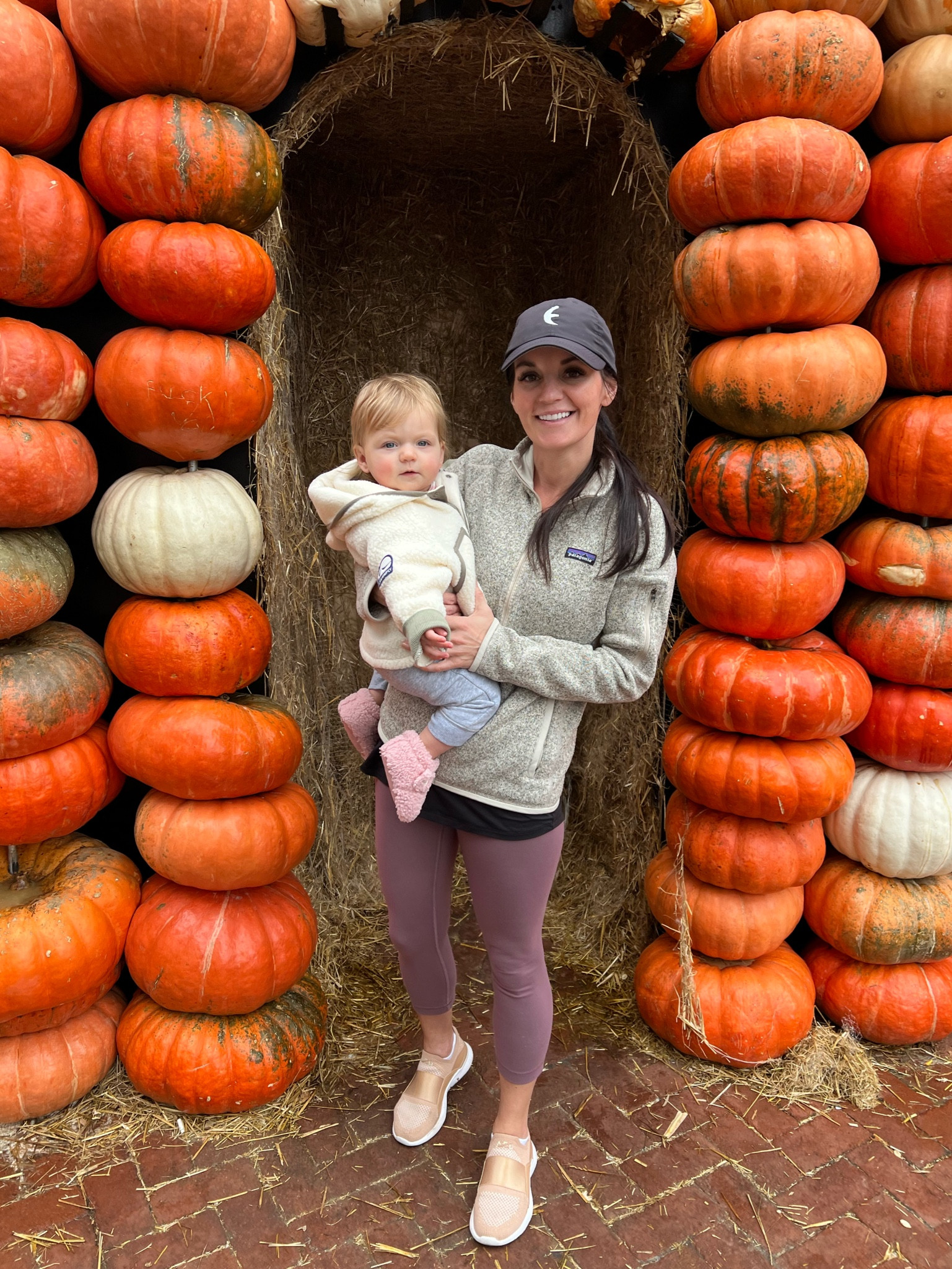 Strolling through Georgetown 🎃
.
.
Pumpkins / walking / fall / fall style / baby clothes / workout clothes / lululemon / Patagonia / hat / APL / Sherpa / leggings / workout wear / casual / georgetown / Washington DC  

#LTKbaby