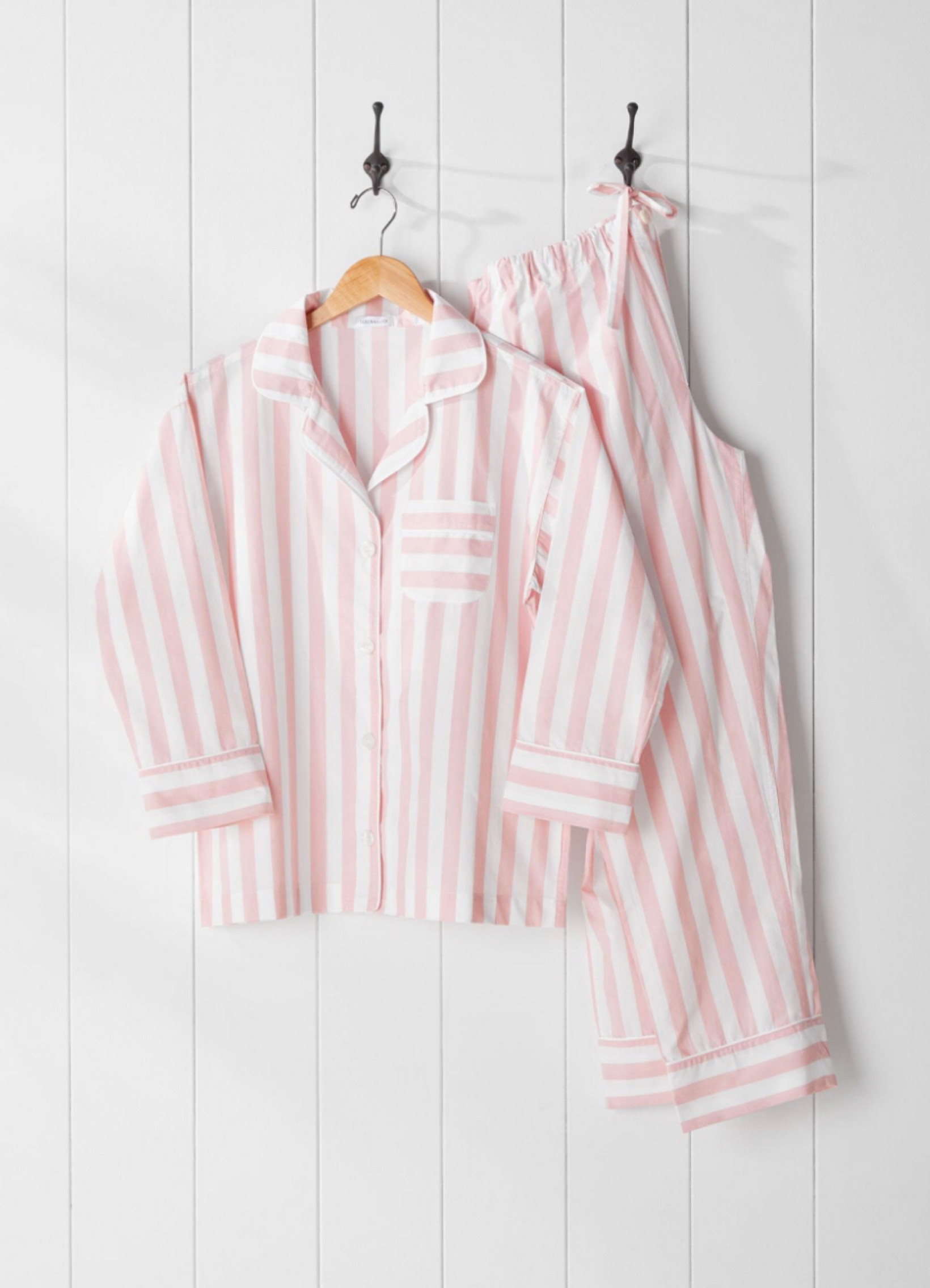 Valentine’s Day pjs, Valentine’s Day pajamas, cute pj set for Valentine’s Day, #vday2024 #galentinesoutfit #homebody #LTKValentinesday

#LTKhome #LTKsalealert