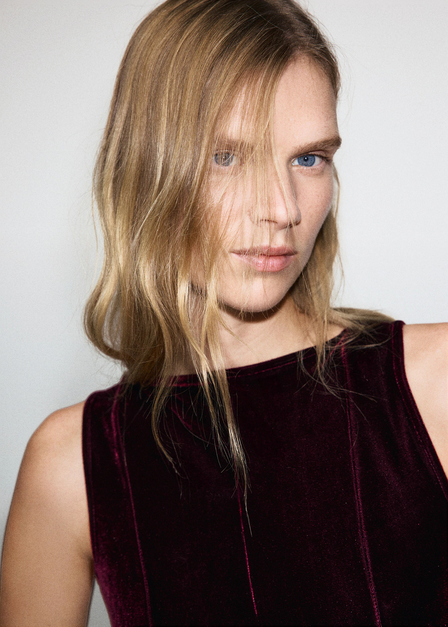 Velvet dress with seams - Women | MANGO United Kingdom | MANGO (UK)