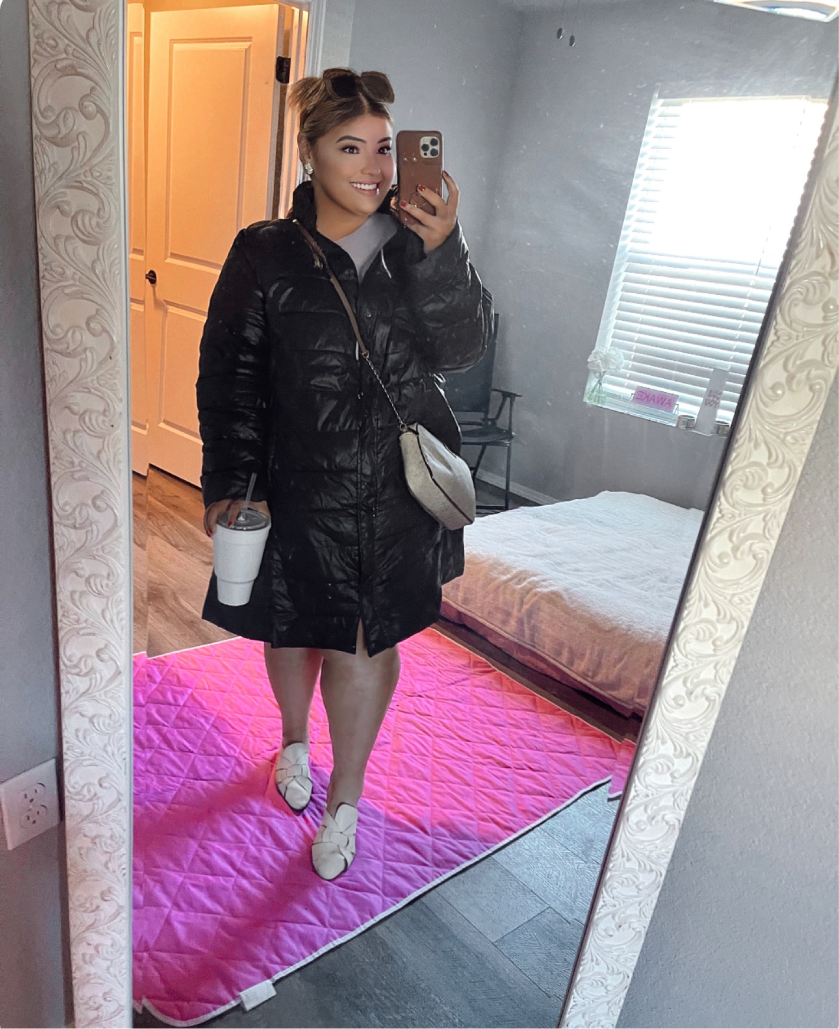 It’s that time of the year again …. 🥶

Puffer trench coat ✔️
Dr. Pepper on Ice ✔️
Hair in claw clip ✔️
Oversized sunnies ✔️


#LTKHoliday #LTKSeasonal #LTKPlusSize