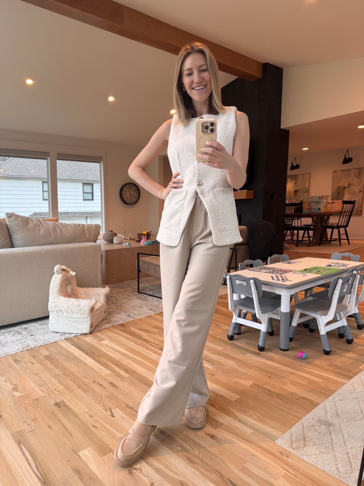 Spring work inspo 🌷 
A tweed split vest paired with a wide leg dress pant. 🌼
This vest is a little thicker due to the tweed material but I love the soft blues and pinks threaded into the soft white. Could pair with a soft blue or pink straight leg if you’re feeling colorful. ☺️
Vest - Small 
Pant - Small 

#LTKStyleTip #LTKWorkwear