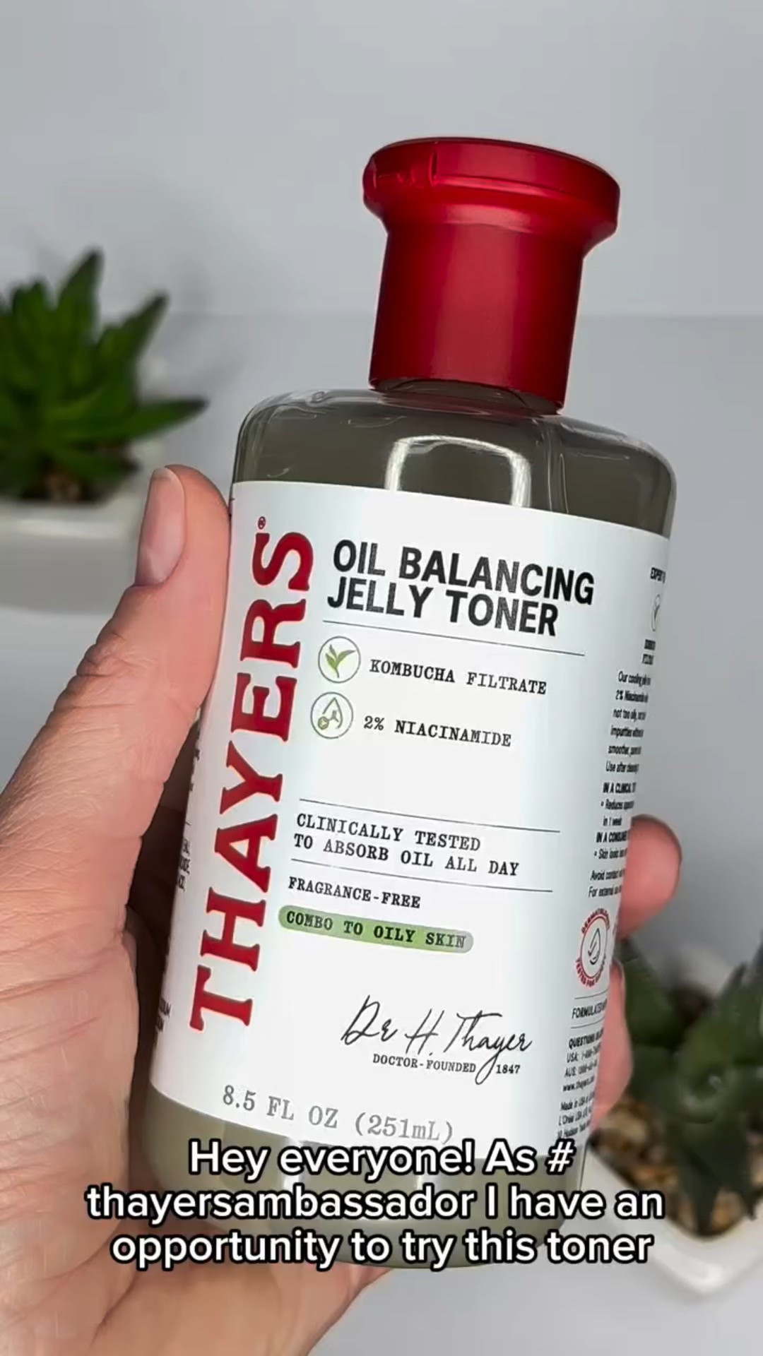 I love my new Oil Balancing Jelly Toner, as Thayers ambassador I had an opportunity to try it, and I really like it a lot. Recently I had quite few favorite products from this company. On days when shine gets out of control, the Oil Balancing Jelly Toner helps me a lot. The texture is lightweight but powerful it helps keep my T-zone under control all day. What I really notice is how the niacinamide works over time to fade my dark spots, while kombucha gives my skin that healthy, balanced look.
#jelly#thayers #giftedbythaersslayers #thayersslayersambassador