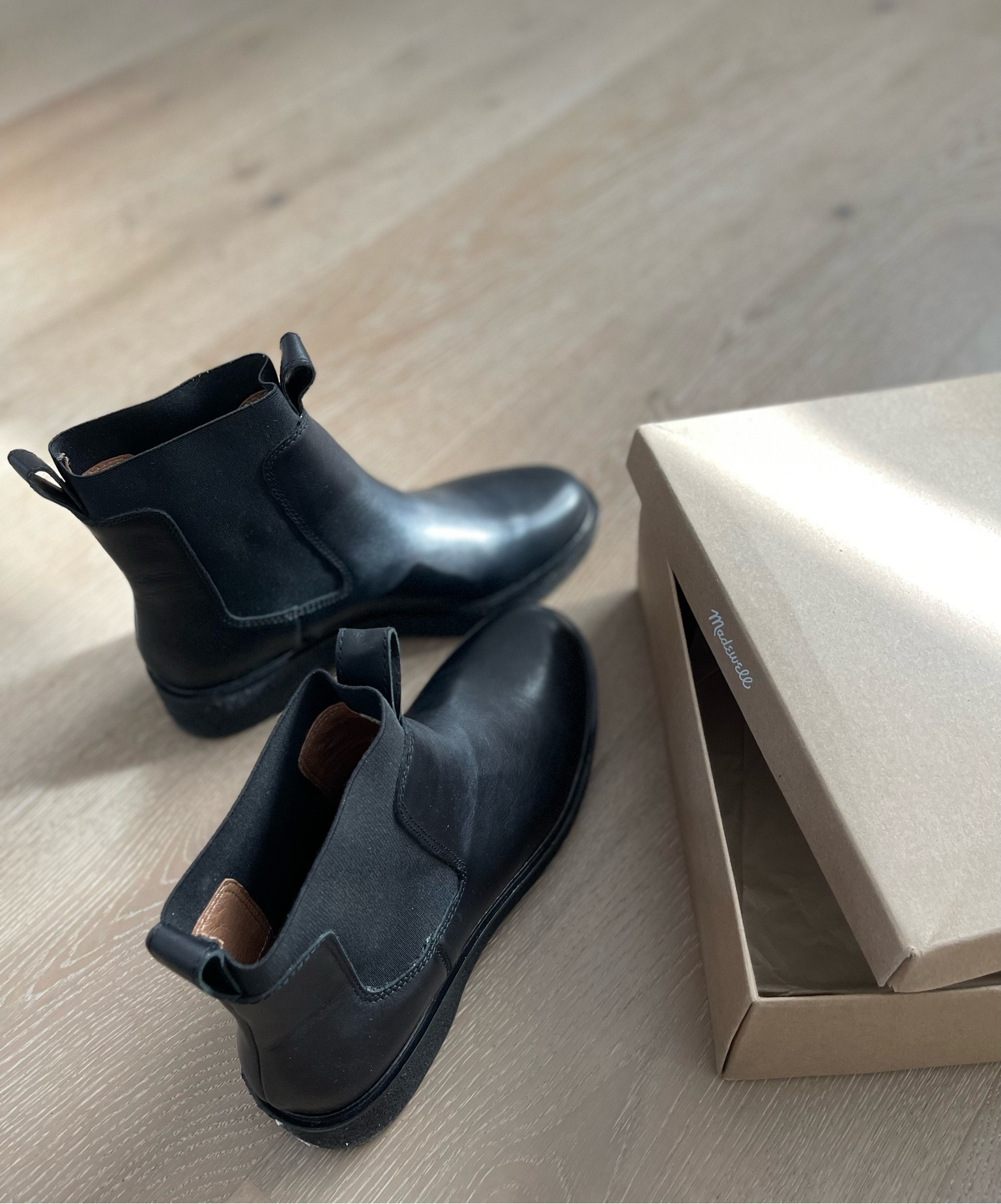 Madewell black hot sale chelsea boots