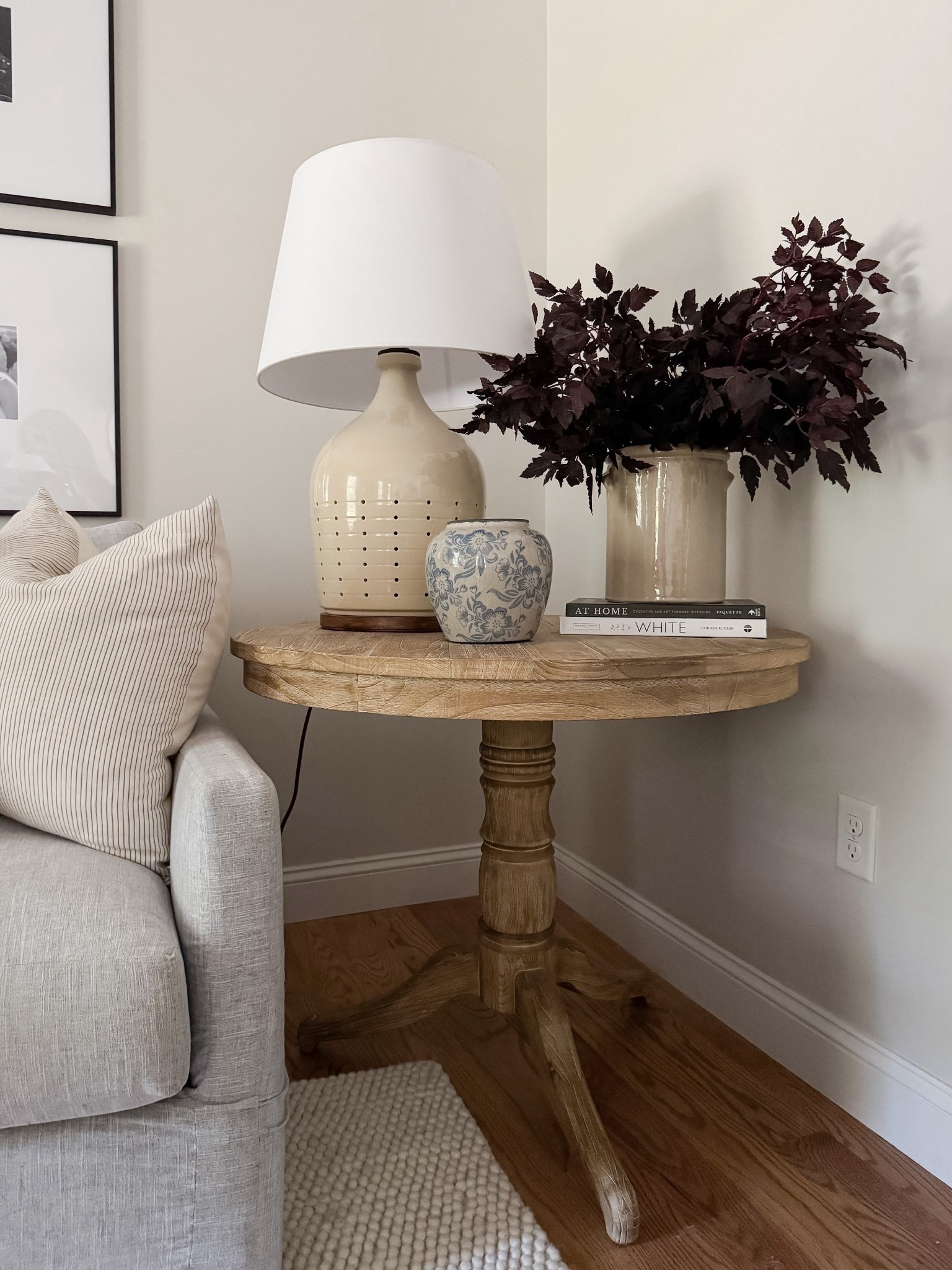 Coastal Living room 

Amazon jute rug  side table  fall decor  coastal home  home decor  coastal home finds  gallery wall  living room  living room Inspo  sherricalnanhome

#LTKHome