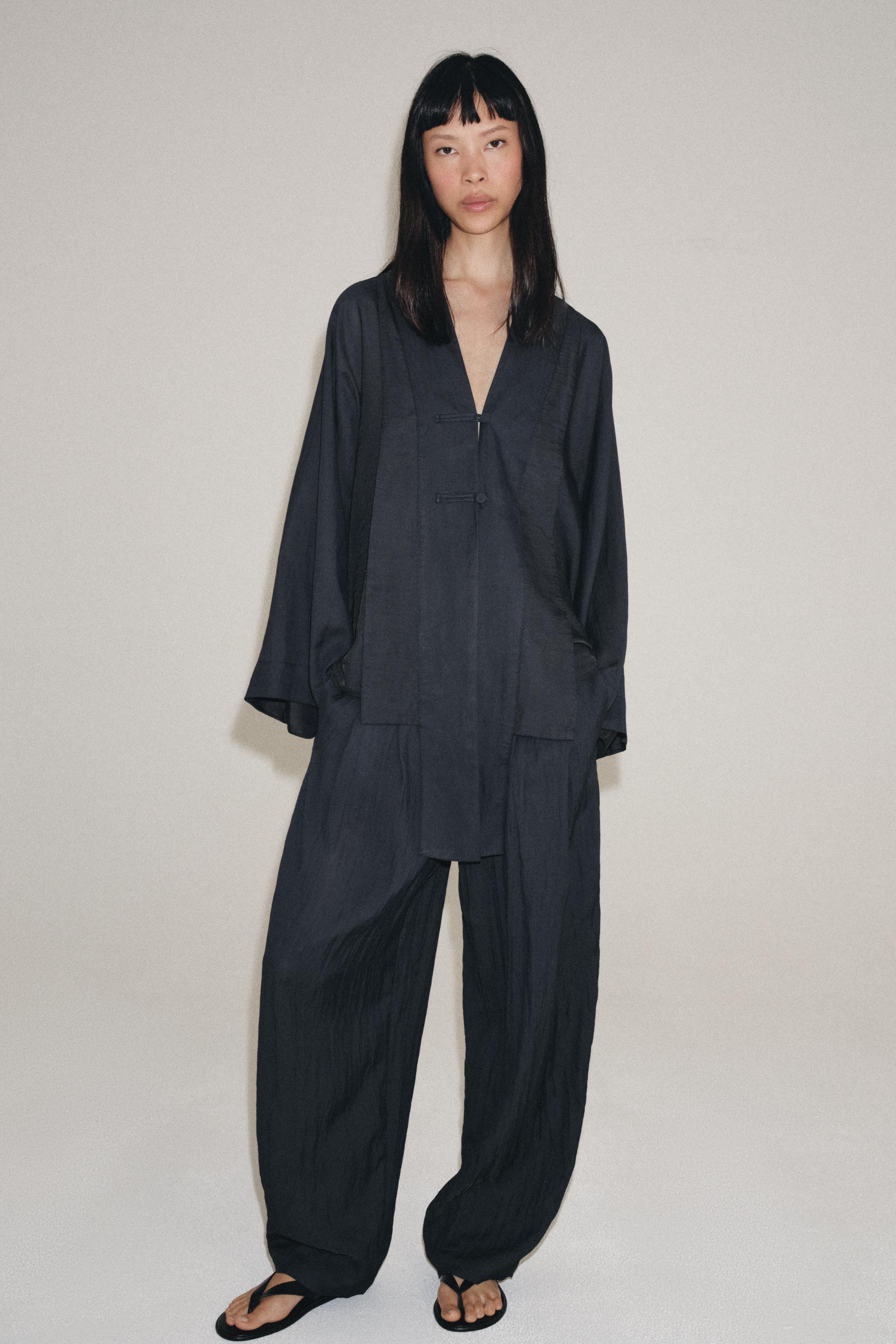 ZARA WOMAN COLLECTIONTrousers made from a viscose blend yarn. Mid-waist with belt loops. Featurin... | Zara UK