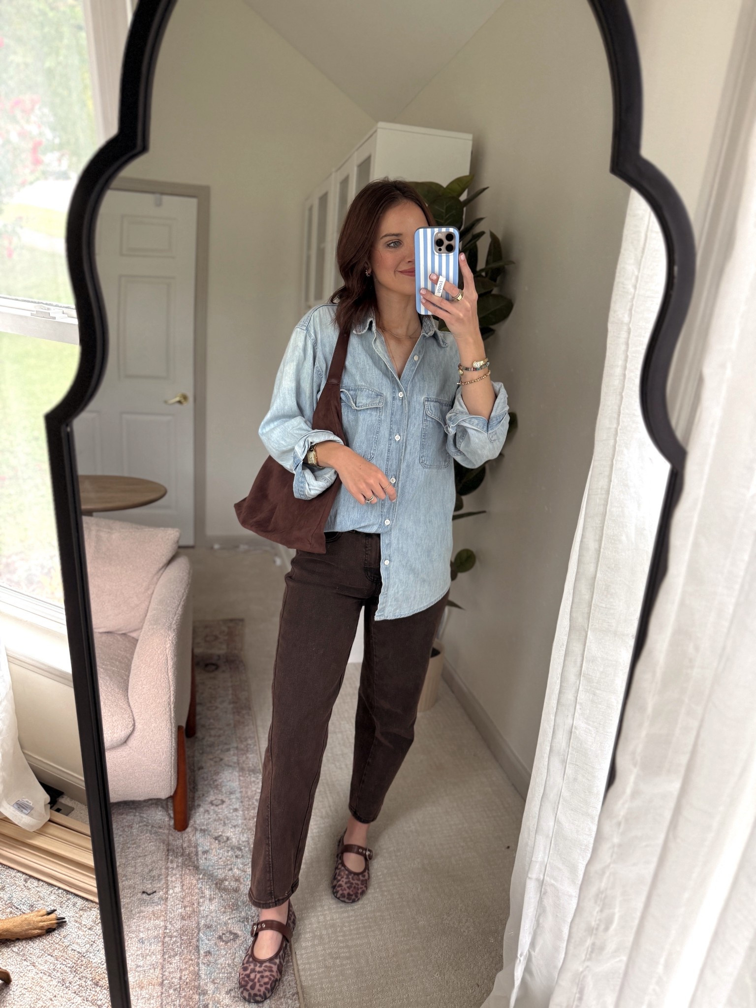 Barrel denim outfit // fall outfit ideas // nursing friendly // fall purse // mom style // mom outfit // denim button down 

#LTKSeasonal #LTKFindsUnder100 #LTKStyleTip
