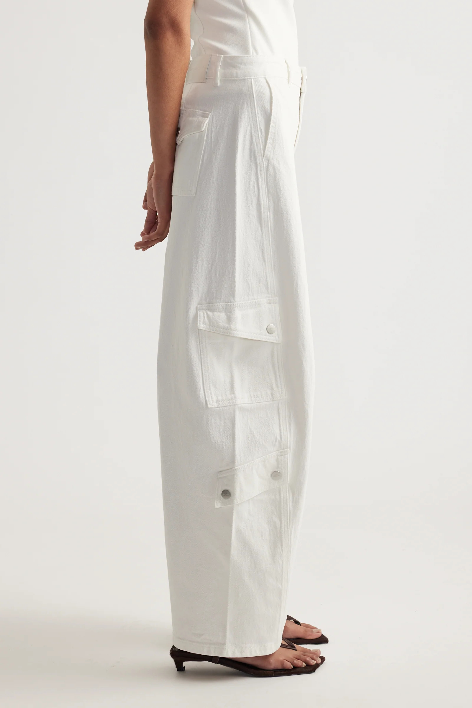 Alexa Cargo Barrel Jean - White | DECJUBA