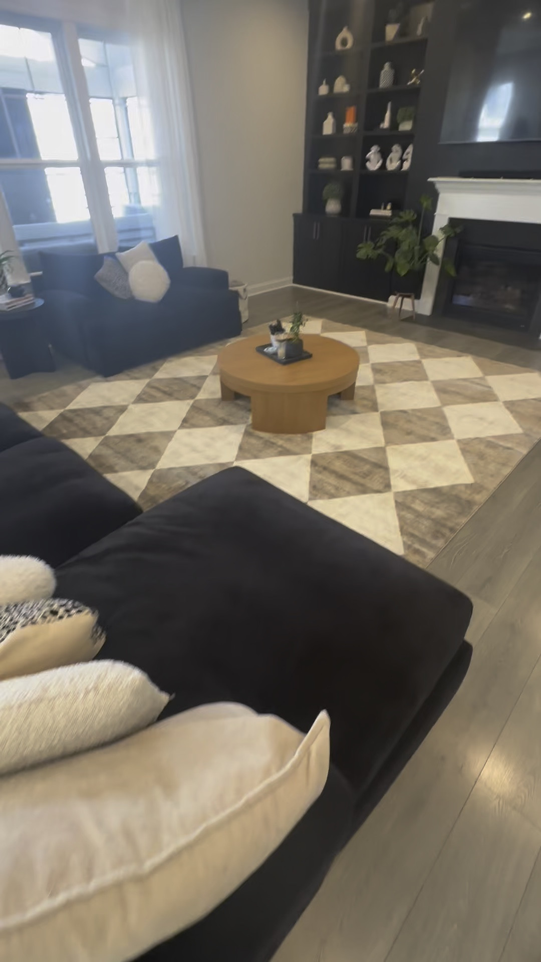 This rug! She’s perfect😍 mine is the 10x13!! 

#LTKHome