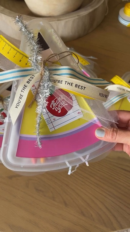 Teacher gift idea ✏️ I thought these turned out so cute!