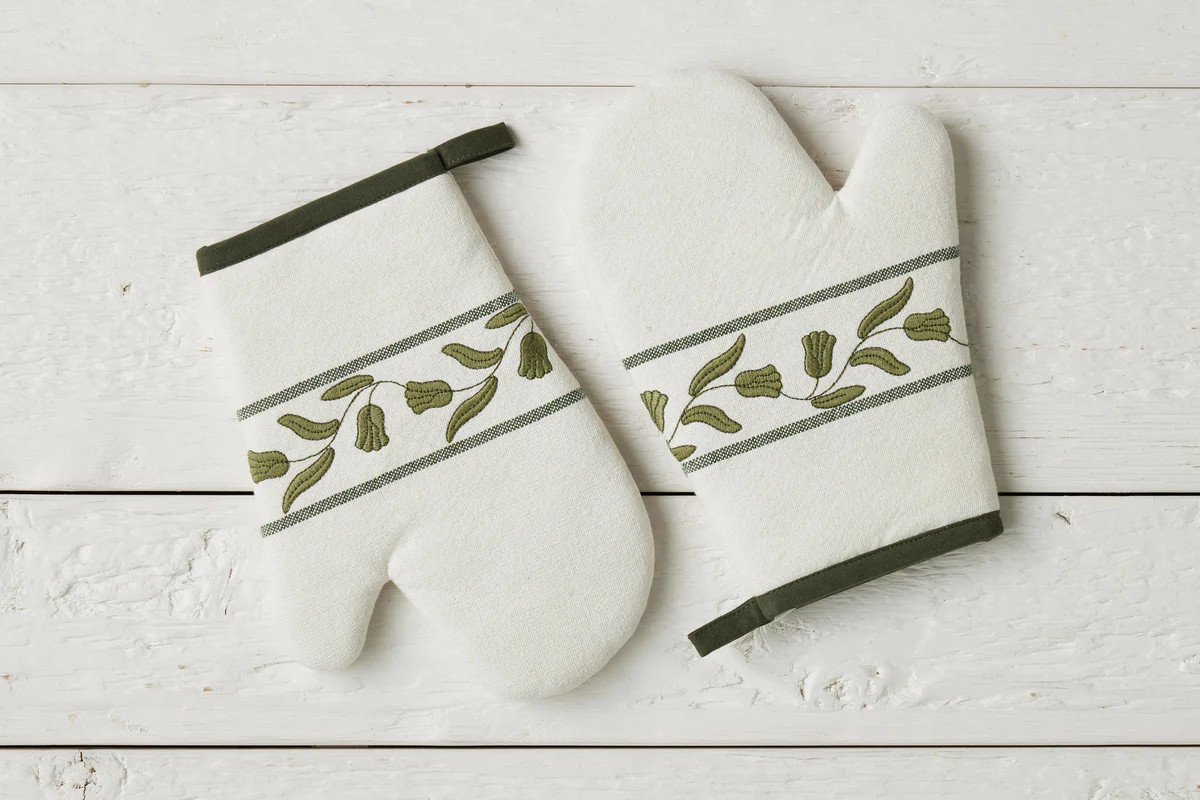 Oven Mitt, Spruce Green Tulip, Set of 2 | etúHOME