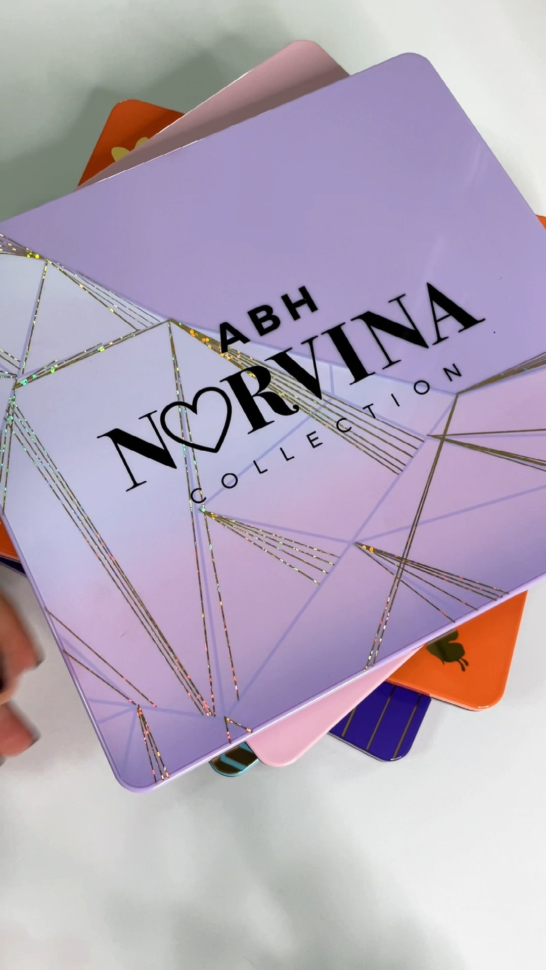 Minha coleção de paletas Norvina de Anastasia Beverly Hills! 

Essas são paletas de desempenho profissional e ótimas para quem é maquiador! Claro, as amantes de maquiagem também se encantam com todas essas cores e possibilidades que as paletas nos dão! Com certeza, estão dentre as melhores fórmulas de sombras/pigmentos da minha coleção. 

#maydancini #norvina #paletadesombras #pigmentos #maquiagemprofissional #anastasiabeverlyhills #desafioltkcon2024

#LTKbeauty #LTKbrasil