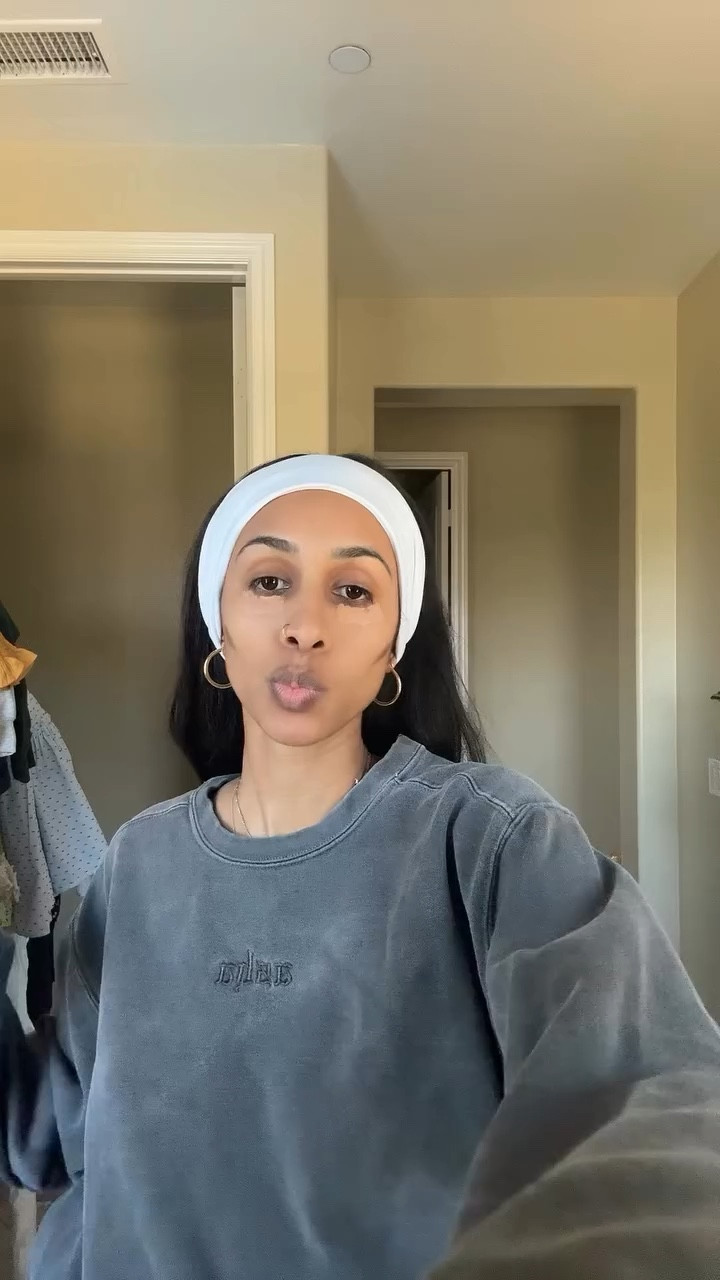 daily thoughts while getting ready hehe

comment “makeup” and i’ll send u all the products i use for my every day makeup!!

#grwm