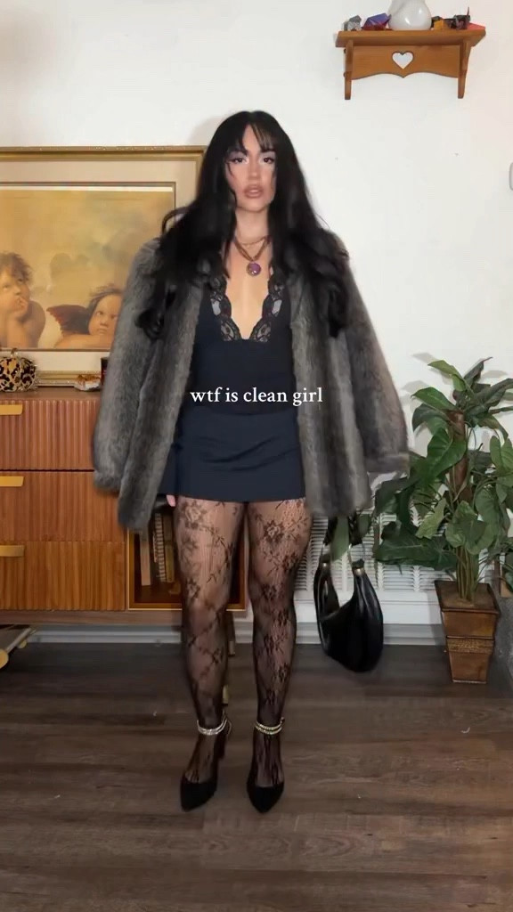 outfit of the night for a real one’s birthday dinner 🖤 skort from @manuxstudio bag from @hm #outfitinspo #outfitofthenight #winteroutfit #dinneroutfit