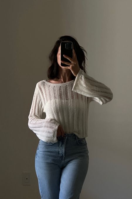 Casual Chic minimal outfit 
Stitch 