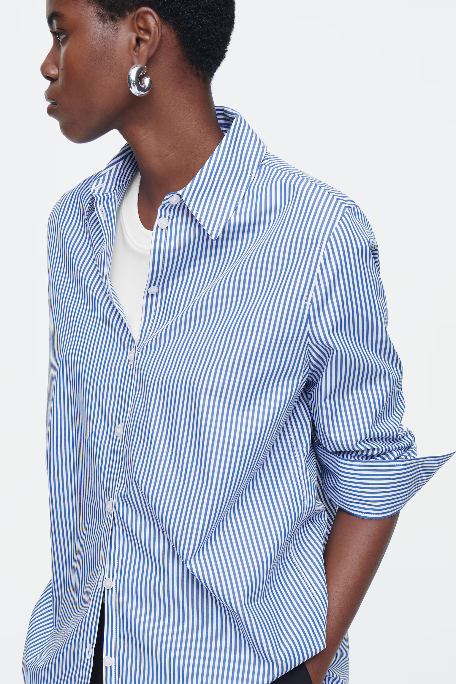 CURVED-HEM COTTON SHIRT - BLUE / STRIPED | COS (EU)