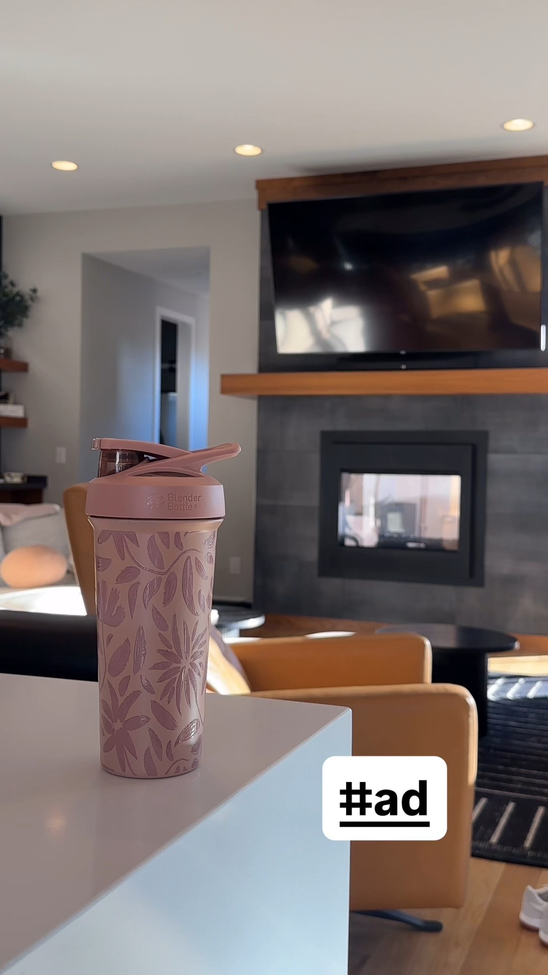 #ad If you haven't seen the new @blenderbottle Sport Stainless Steel shaker bottle, check her out in all her beauty! She is stunning! And now has a locking lid to keep your gym bag safe. Linking all the new Sport & Sport Stainless Steel bottles at @target right now! #blenderbottle #itbeginswithblenderbottle #teamblenderbottle #target #targetpartner