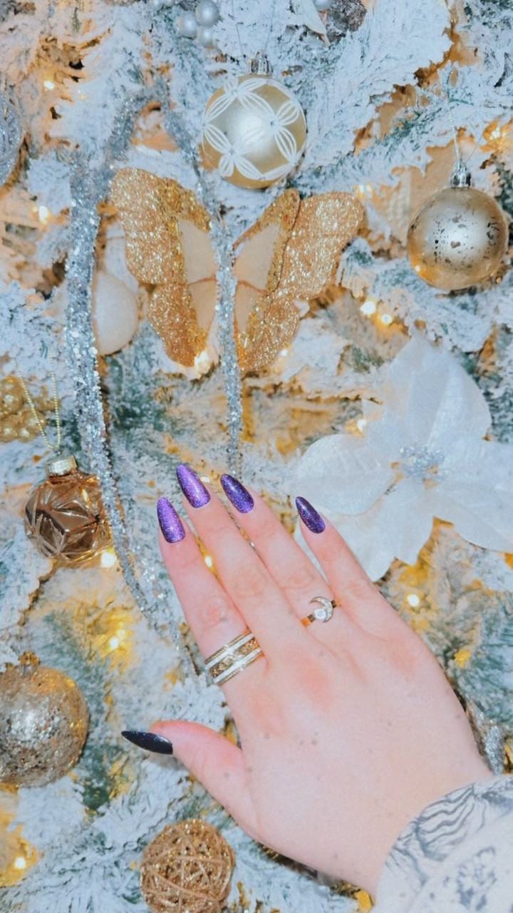 Holiday nails

#LTKStyleTip #LTKHoliday #LTKFindsUnder50