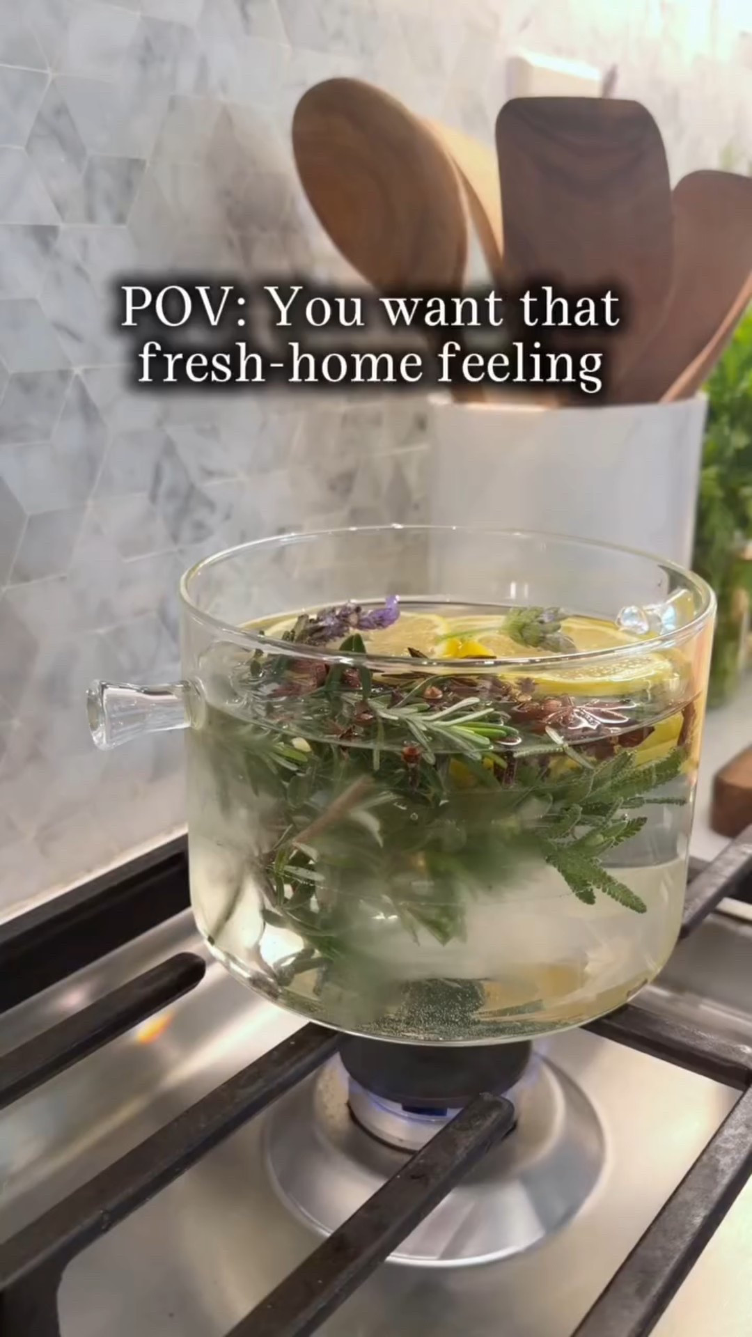 A bright little simmer pot to make the whole house feel fresh again ✨

Lemon + rosemary + a few lavender flowers, then cloves + star anise for warmth.

If candles ever feel too overpowering, or you want a simple natural ritual that makes home feel instantly better—try this one. If you grow your own herbs - simmer pots are a MUST! It’s an excellent way to use up the beautiful herbs you grow in your garden. 💛

Follow for more simple, natural home rituals 🌿
#simmerpot #seasonalliving #naturalfragrance
