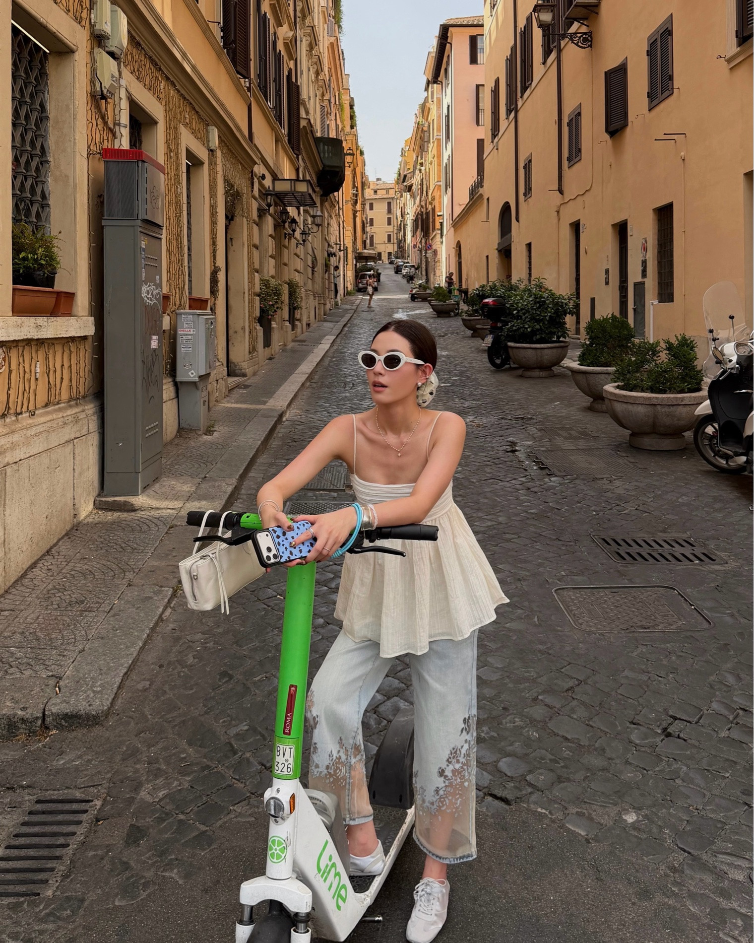 Just wandering around Rome.

Top - size 4
pants - xs/p
shoes - us8

#LTKootd #LTKPetite #LTKTravel