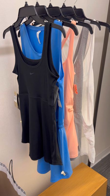 Athletic dress tryon -xs in vuori buttery soft dress, xs in nike training dress, s in free people dress , m in vuori romper (too big, I need s ), s in blue dress (could have done xs) 