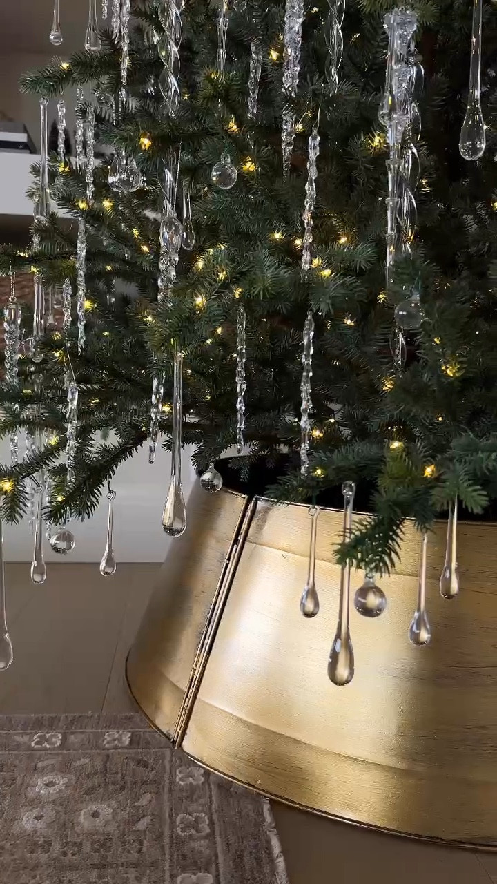 A whole water drop/crystal ornament tree moment! 🎄

#LTKHoliday #LTKSeasonal #LTKHome