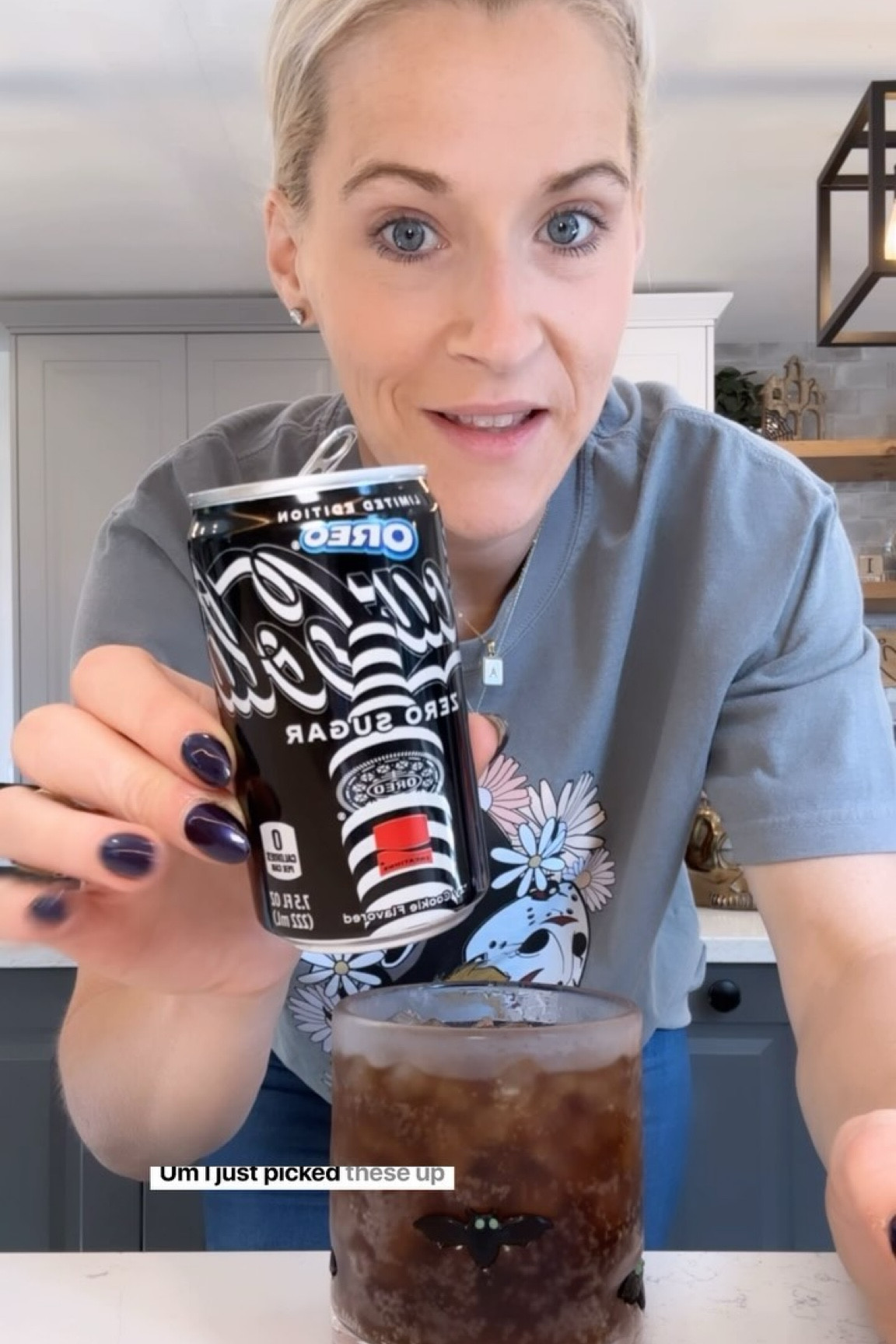 Have you tried the @cokezero @oreo flavor yet?

Shirt from @wildone.shop use code chefallie10 to save some moolah! 💀👻🎃