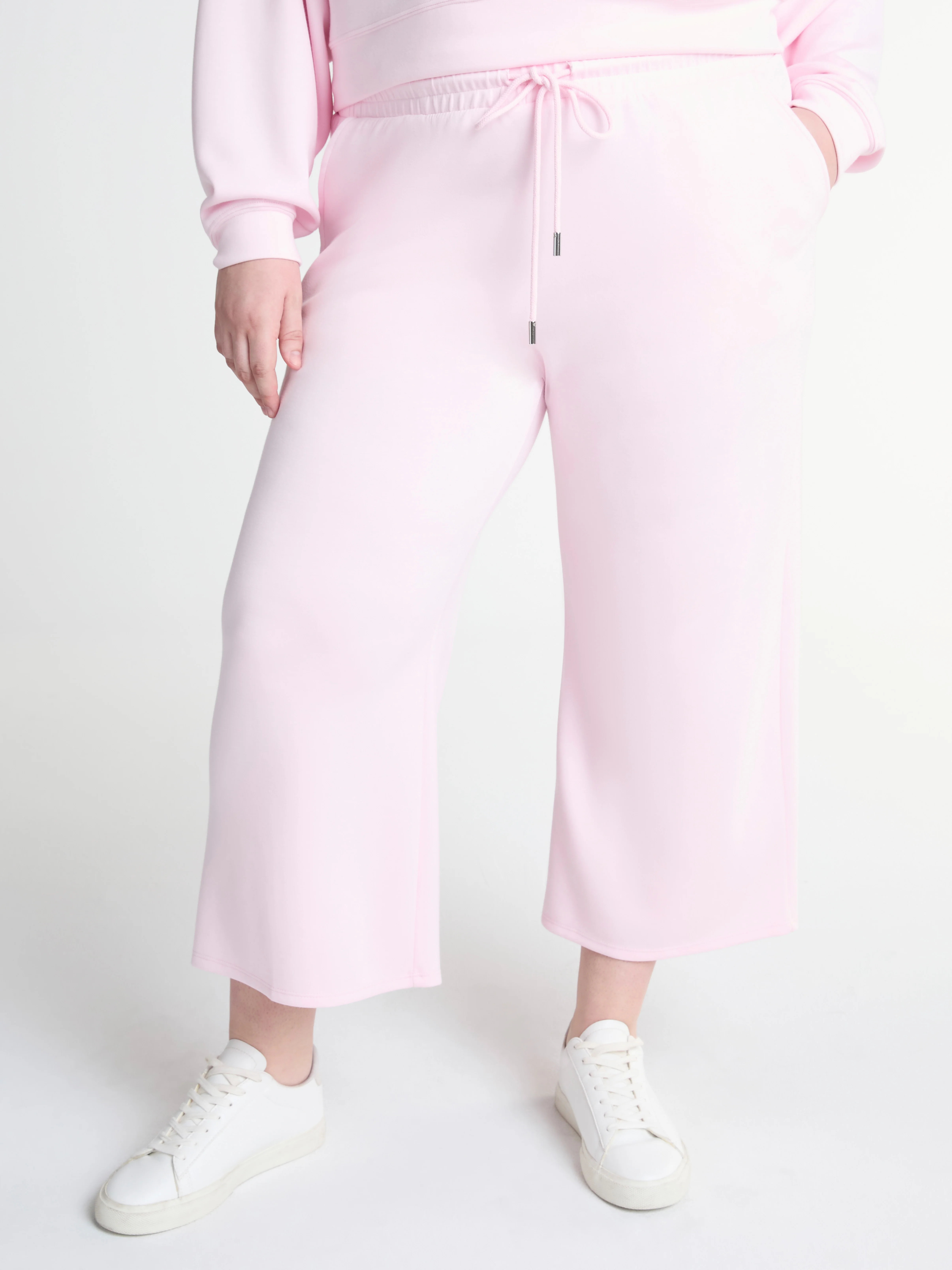 Scoop Women's and Women's Plus Ultimate ScubaKnit Cropped Sweatpants, Sizes XS-4X - Walmart.com | Walmart (US)