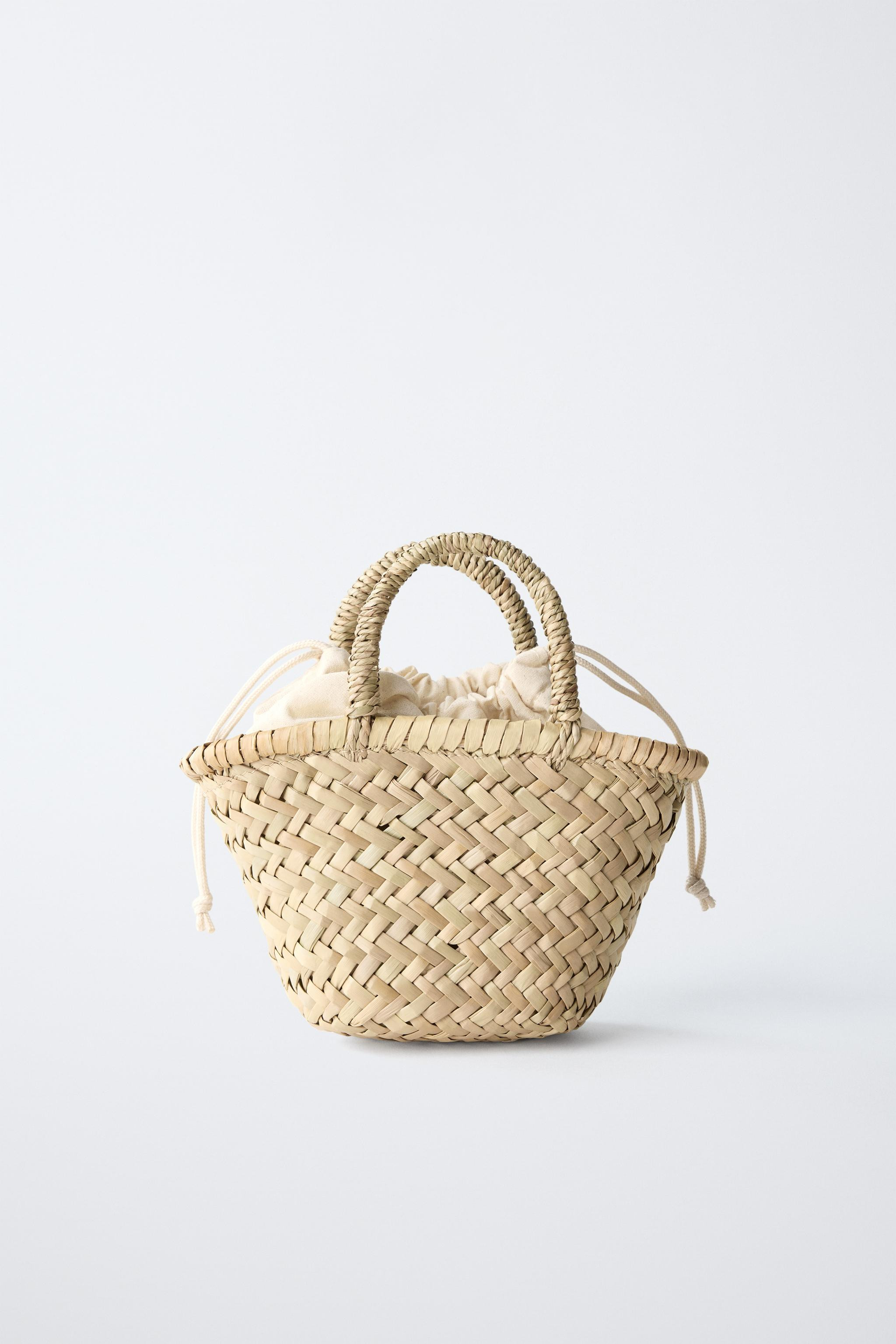 Mini raffia-effect basket bag. Drawstring closure. No shoulder strap.Height x Length x Width: 13 ... | Zara UK