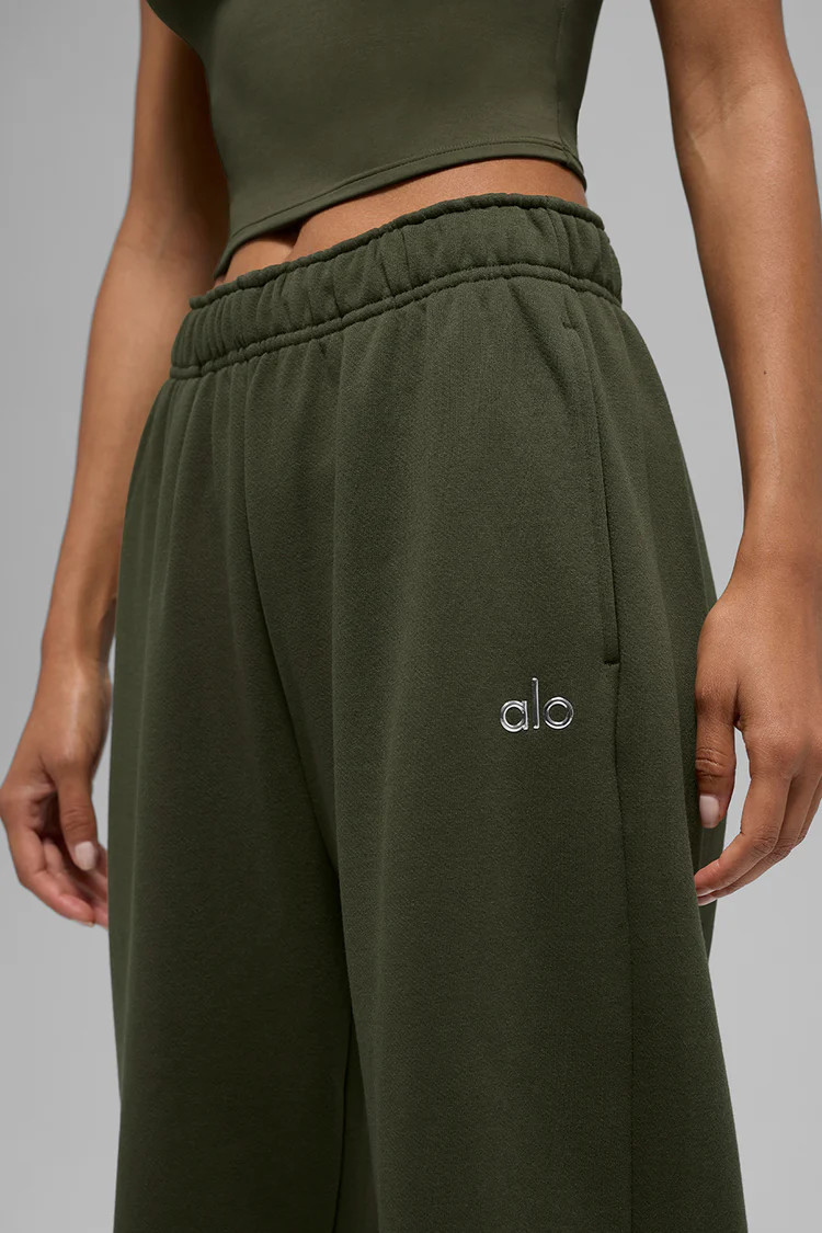 Accolade Straight Leg Sweatpant | Alo Yoga (US)