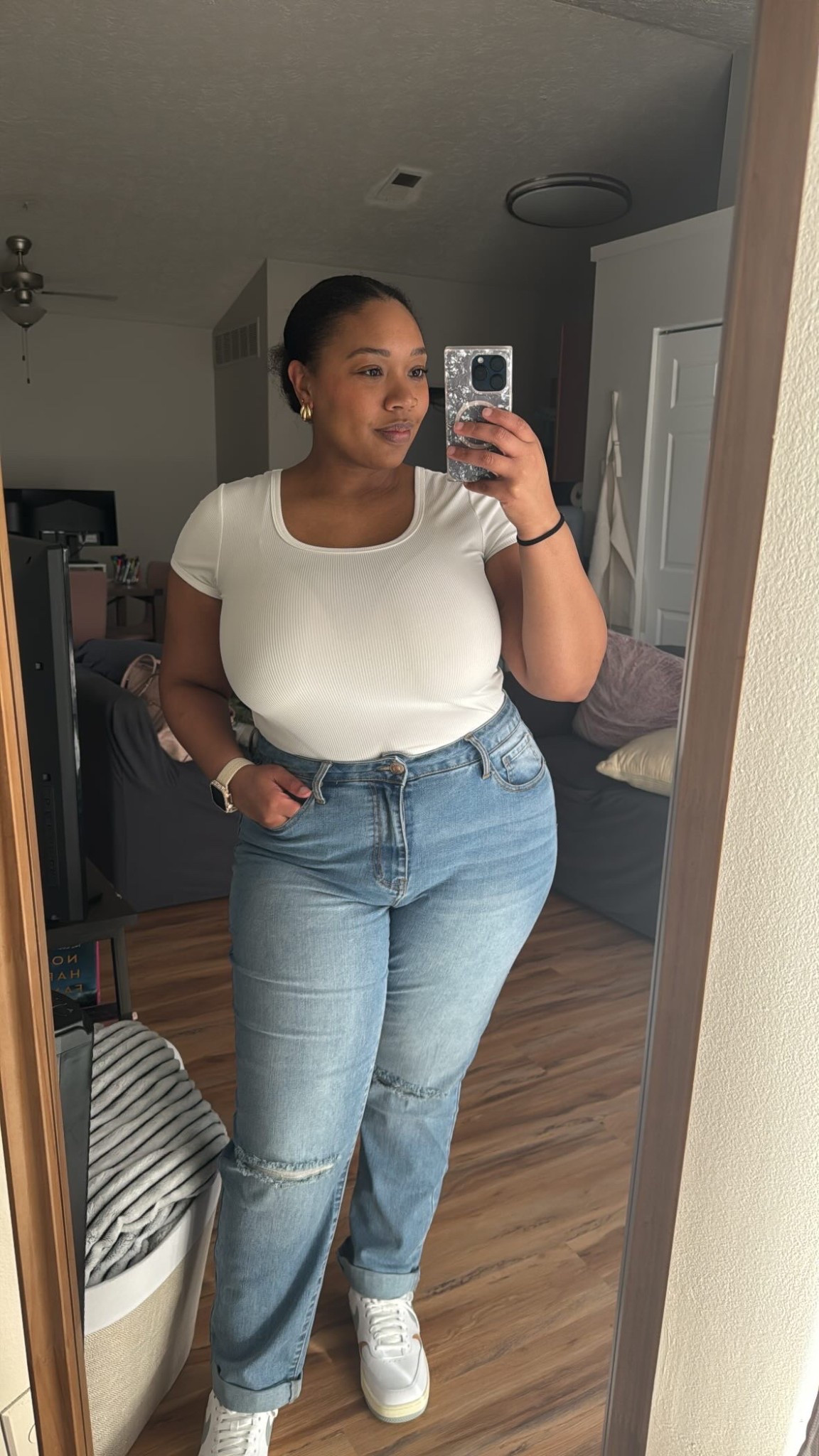 These boyfriend jeans fit my body perfectly.
Wearing size 12