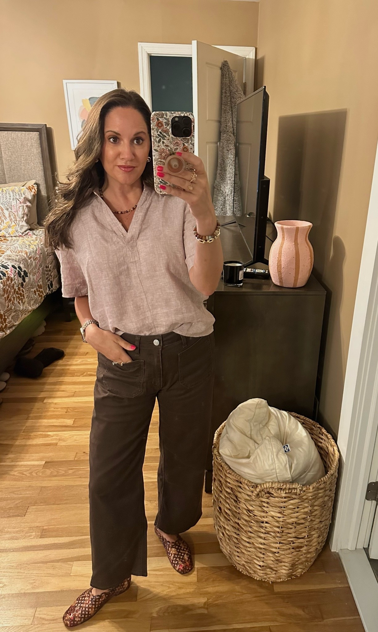 #Office #OOTD - pink linen top and brown jeans are both new from #Quince. are you still sleeping on Quince because they have the BEST everyday basics & #officewear!

#LTKootd #LTKWorkwear #LTKOver40