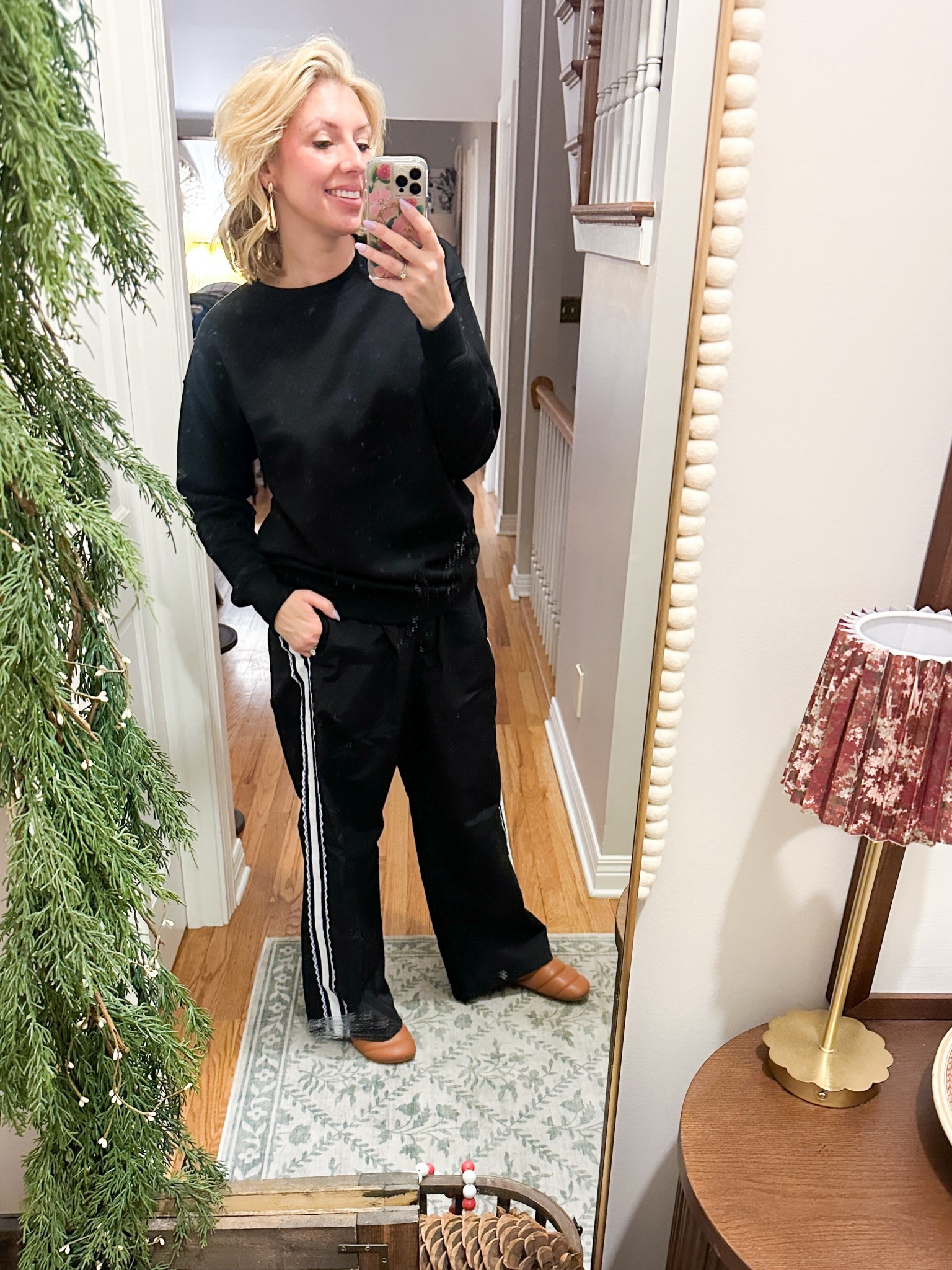 OOTD: FRIDAY 🥳

#LTKootd #LTKMidsize #LTKmomlife