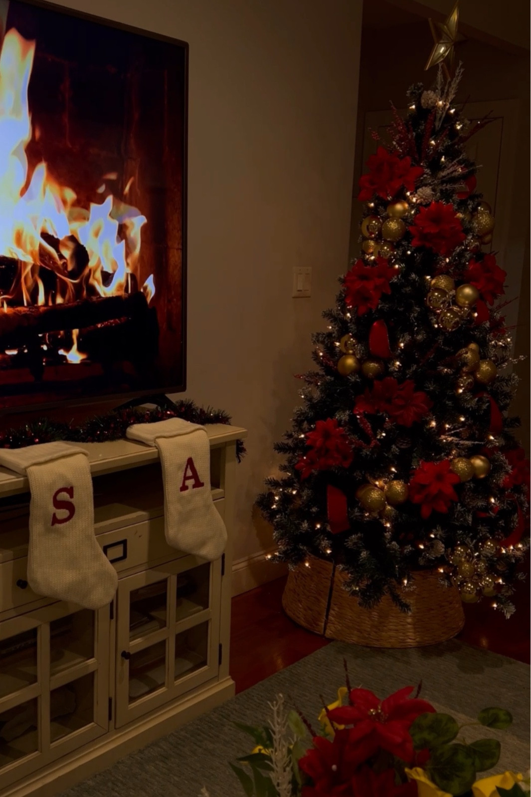 The perfect tree decor 🎄😍🥹

#LTKSeasonal #LTKHome #LTKHoliday