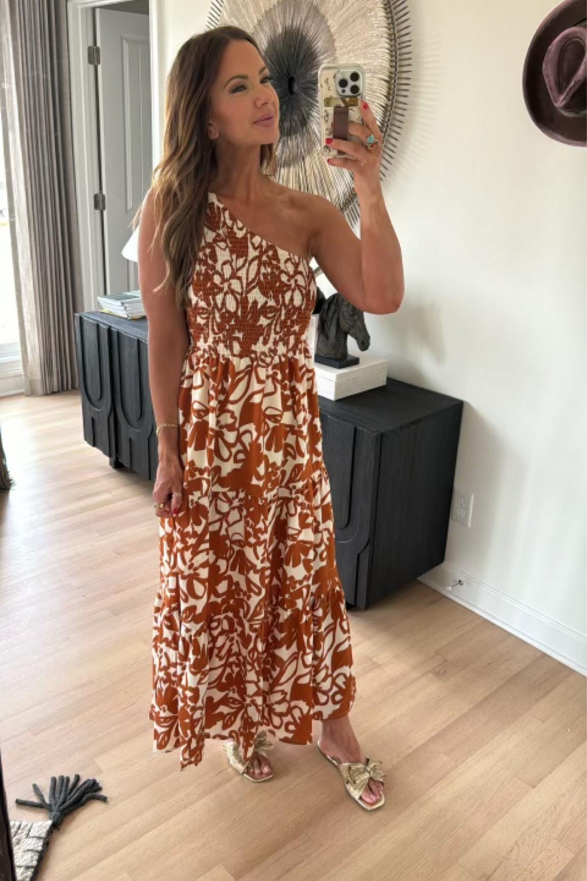 avara’s lilah dress - i’m wearing a medium - runs TTS! paired with their ariel sandals in gold. ❤️

#LTKsalealert #LTKSeasonal #LTKSpringSale