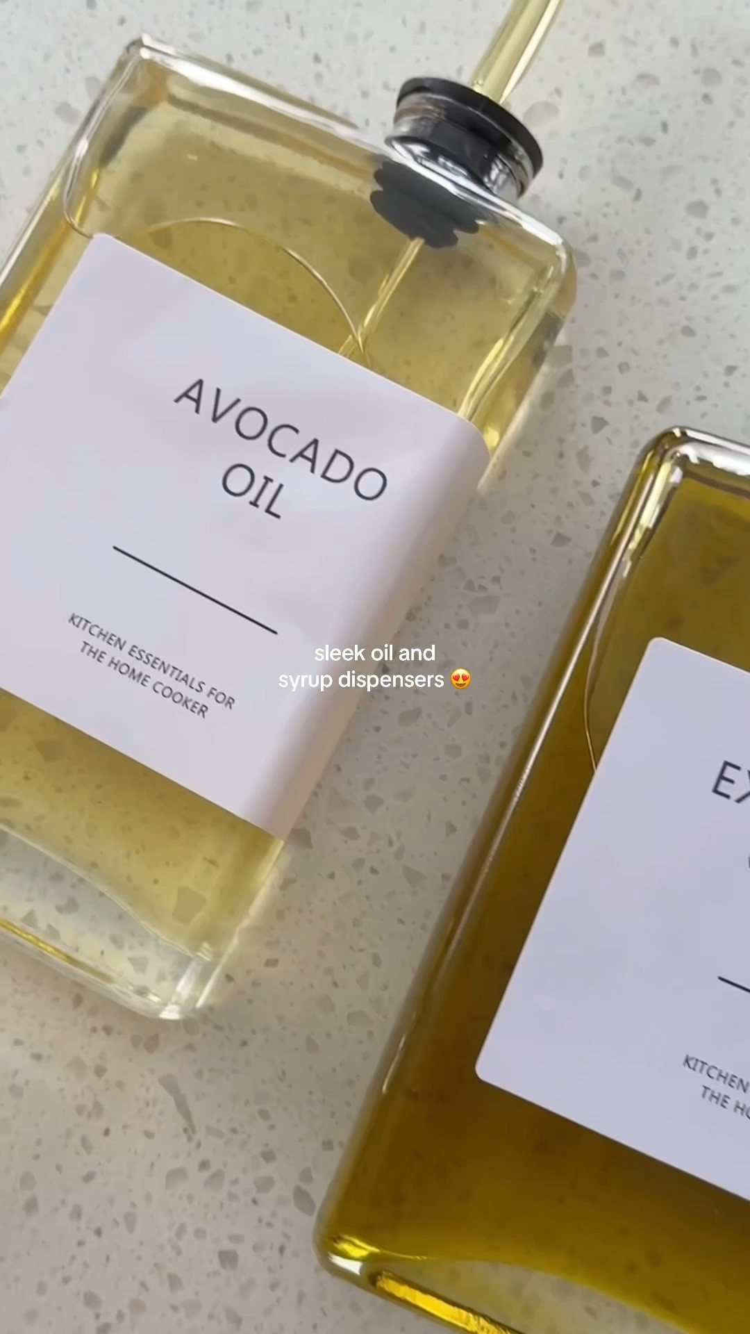 If your oil bottle is always sticky, leaking or just ugly… this is your sign ☁️🫶🏻 I love these oil dispensers, you just refill it with the oil you already use and keep your kitchen without clutter

#homedecor  #homehack  #kitchenhacks  #kitchen