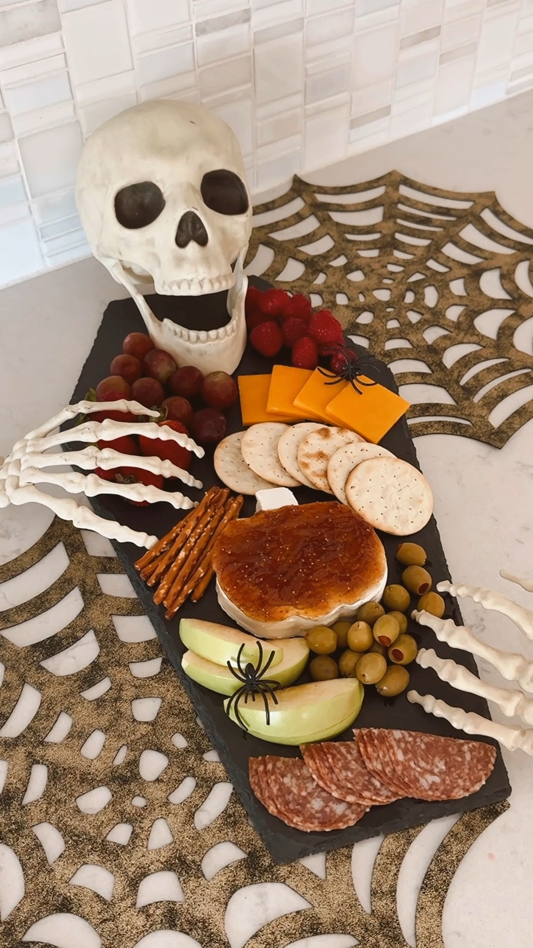 Fall & Halloween charcuterie board 
CharBOOterie board
Halloween diy
Halloween party idea



#LTKVideo #LTKParties #LTKHalloween